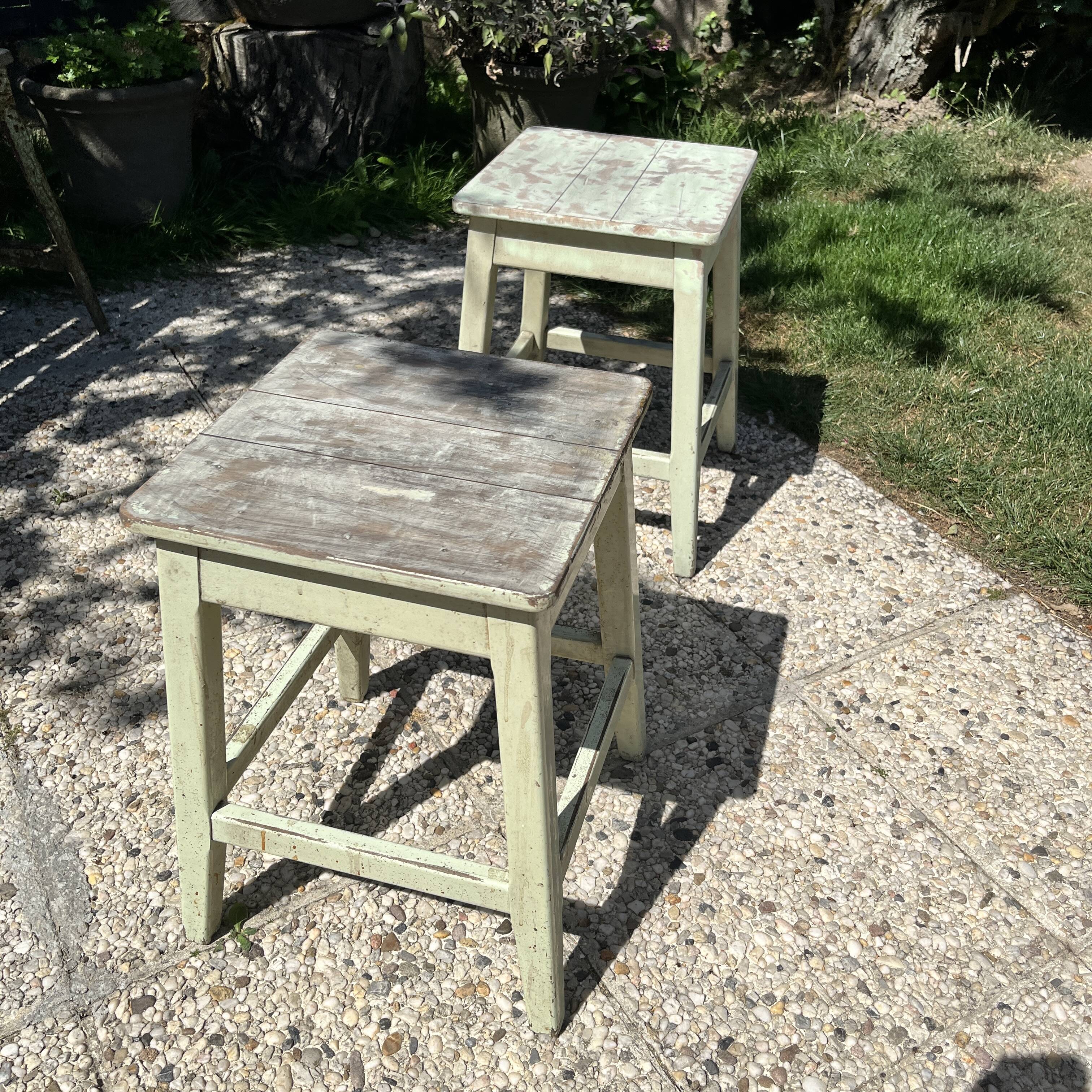 Garden bench in iron and wood and these 2 wooden stools