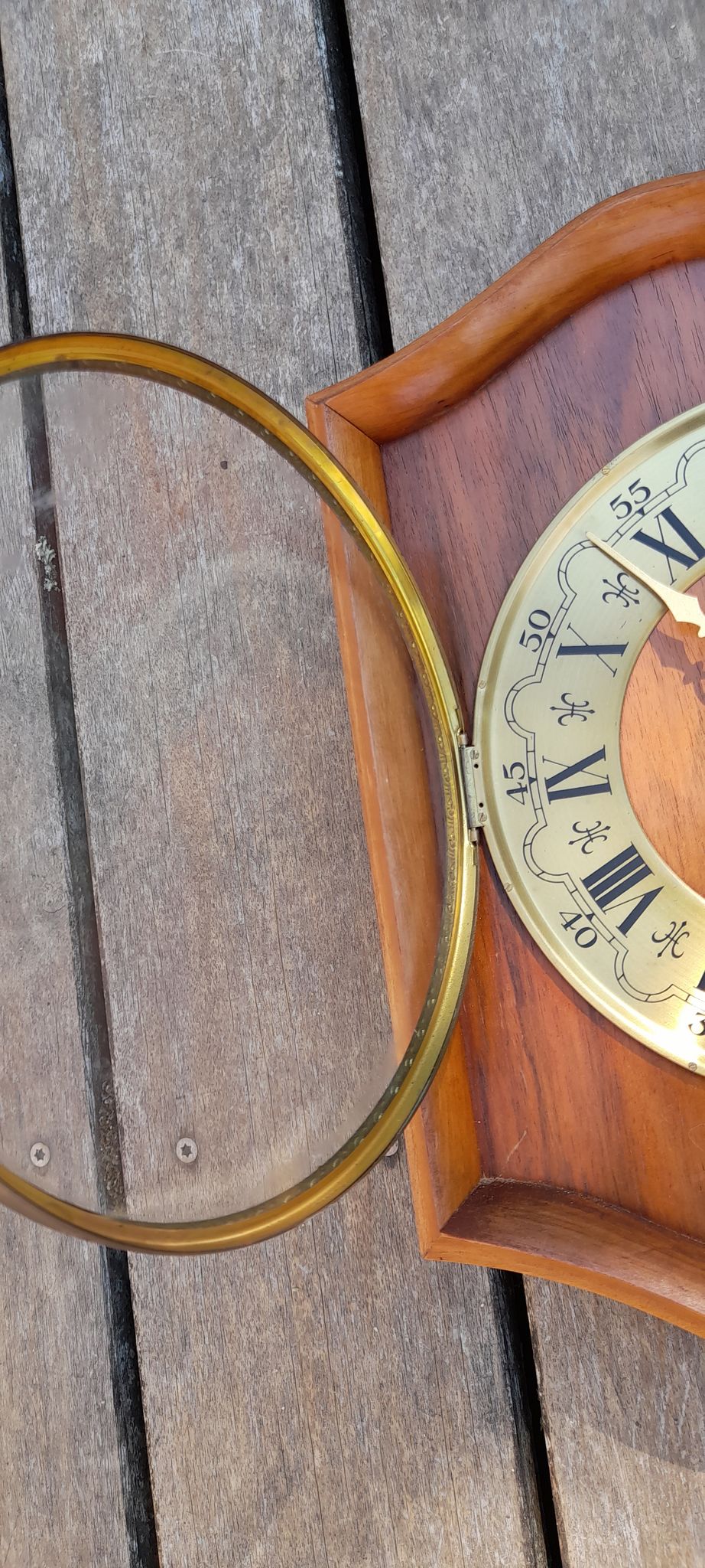 Wooden & brass wall clock, quartz star, retro chic country style - 1960