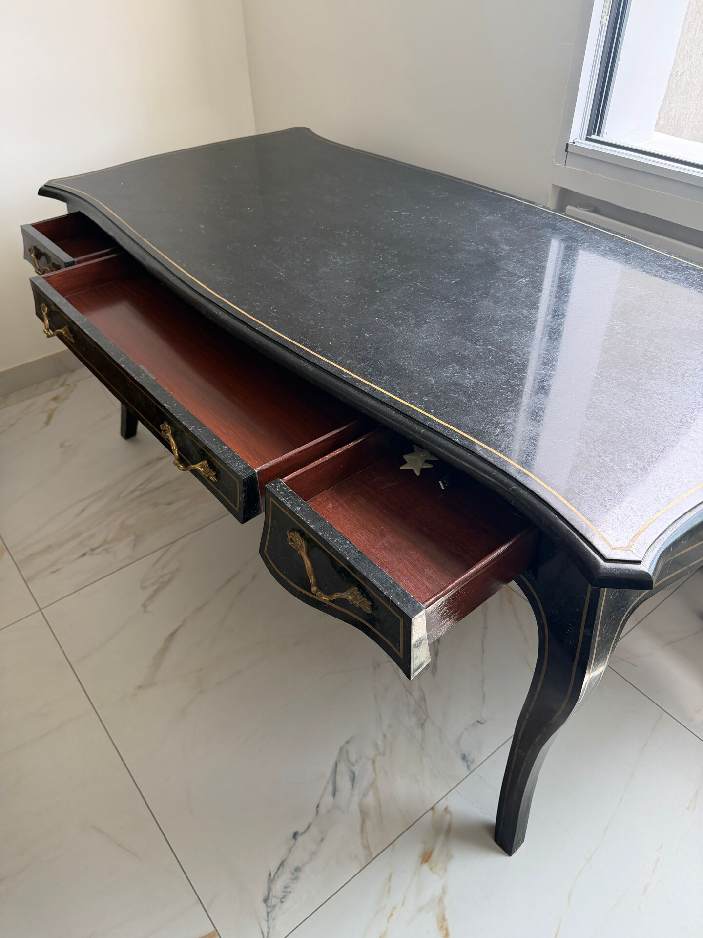 Bureau de direction Maitland-Smith – Marqueterie de marbre – 160 cm