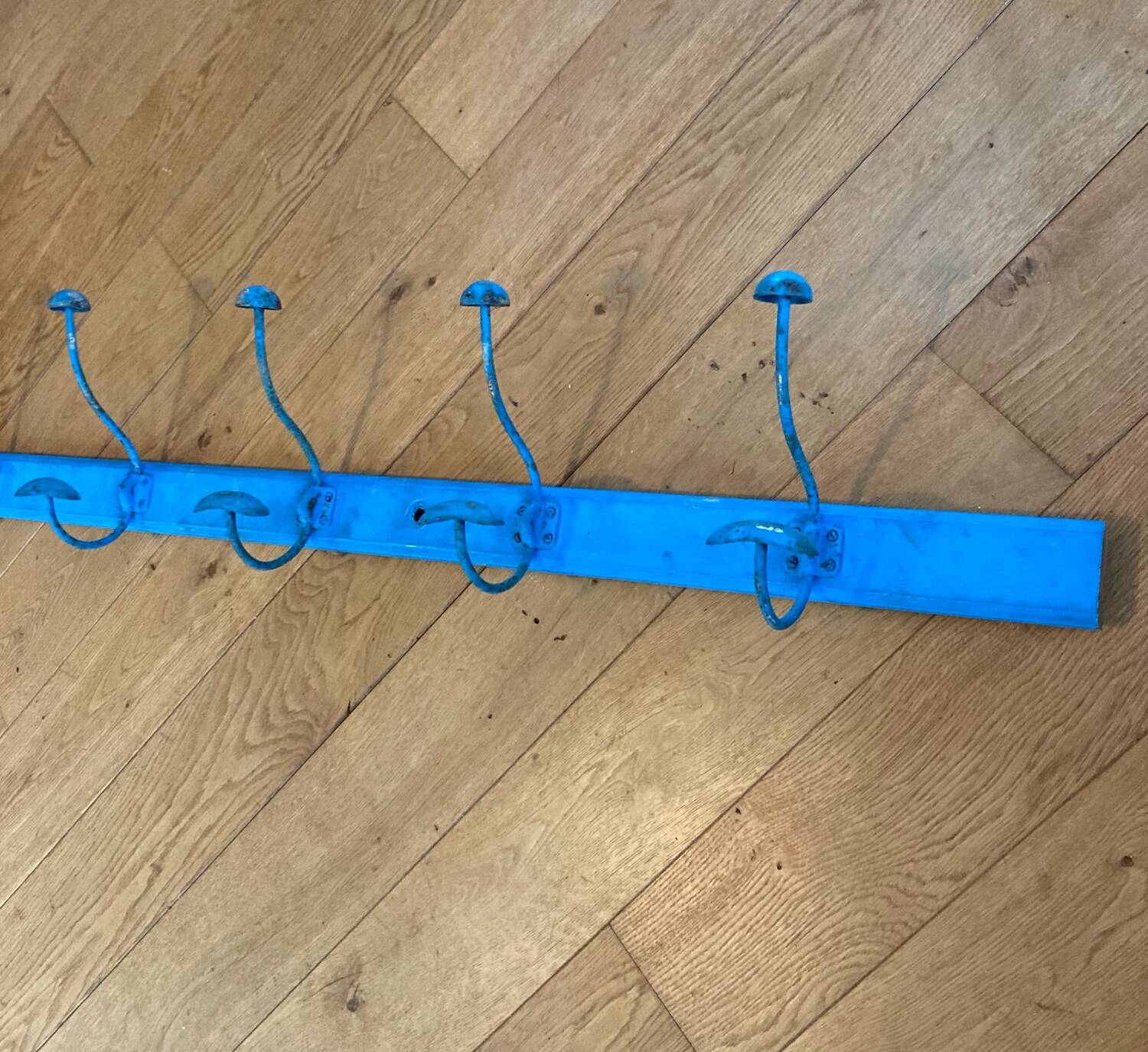 Wall-mounted coat rack with 7 hooks, length 191 cm