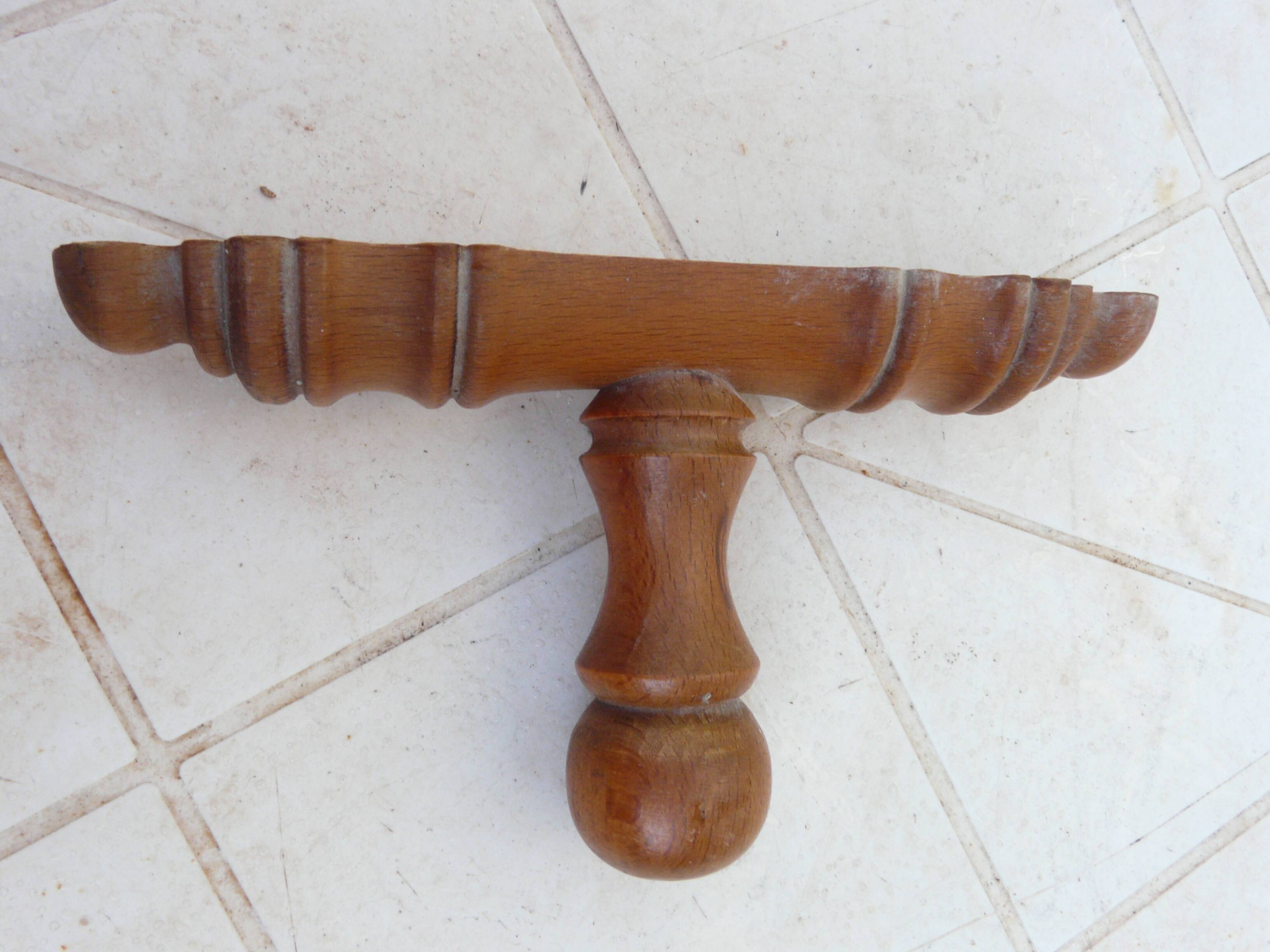 Wall-mounted coat rack circa 1940 in bamboo-style wood with 1 hook