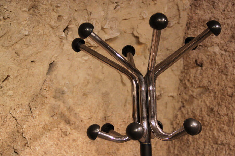 Door coat on foot metal year 50