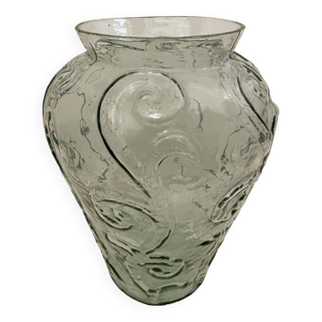 Sculpted glass vase
