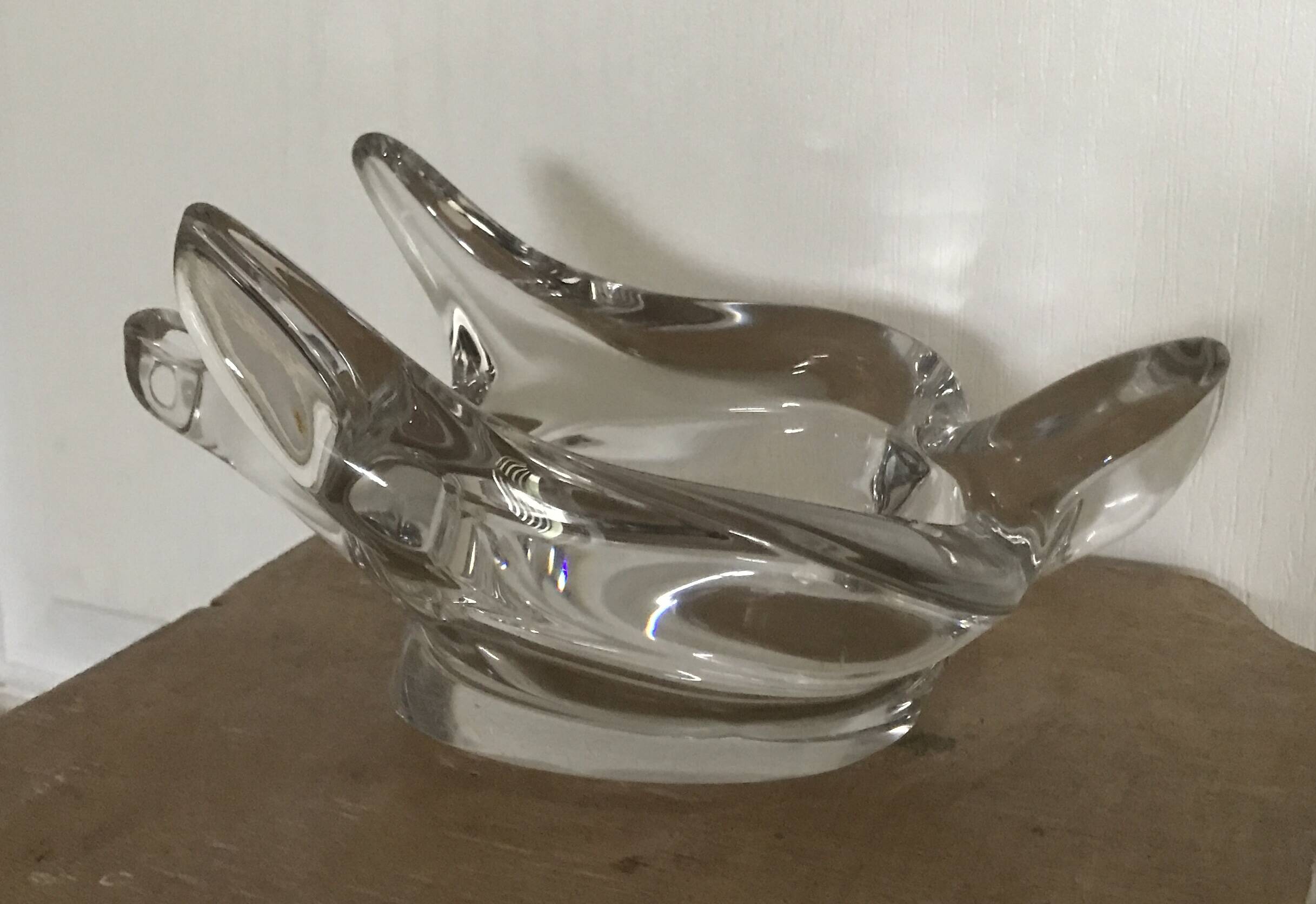 Bird-shaped paperweight, crystal swallow