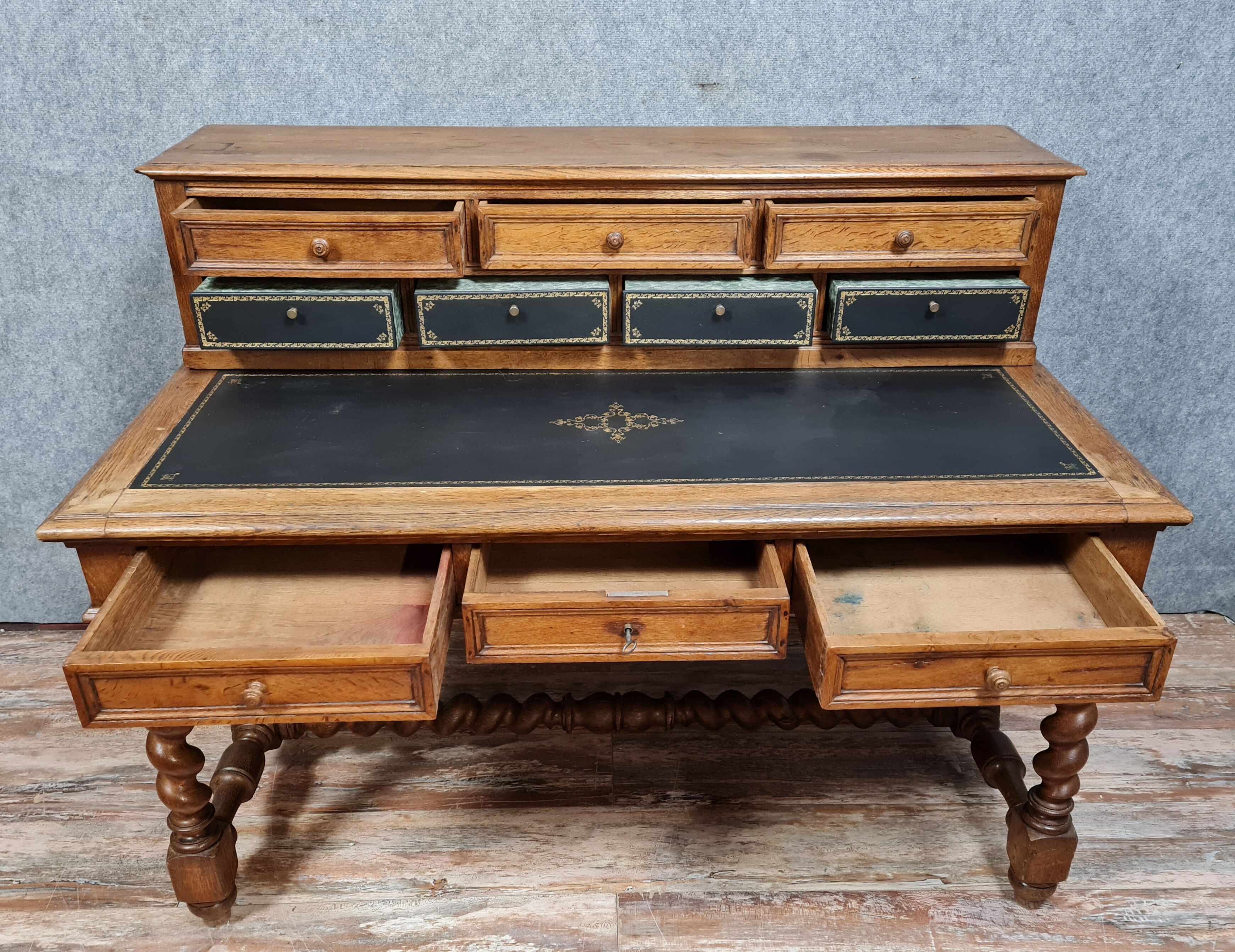 Stepped office renaissance notary in oak with blond patina around 1850