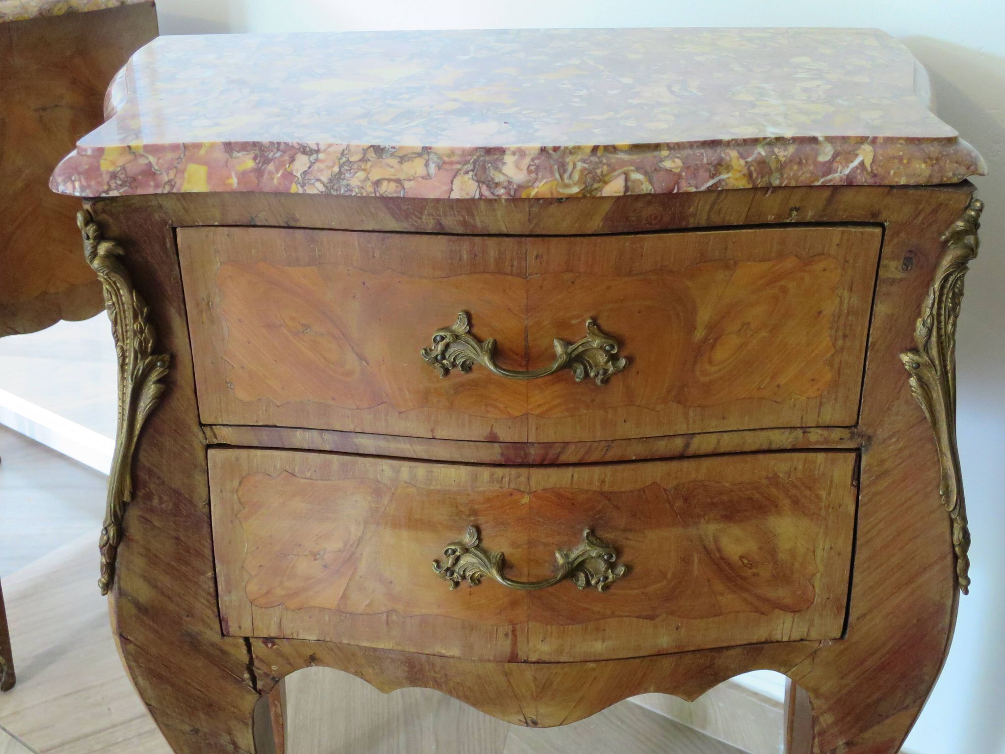 Paire de 2 chevets-louis xv-marqueterie-2 tiroirs-marbre rose