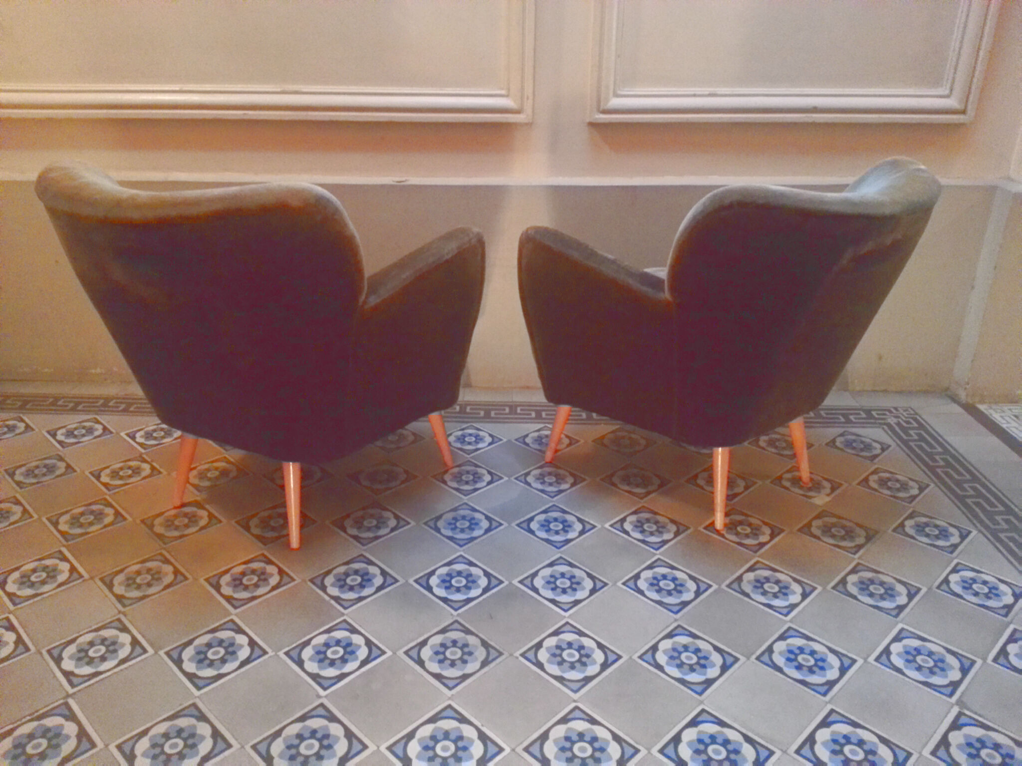 1 cute little round Chair 50 years