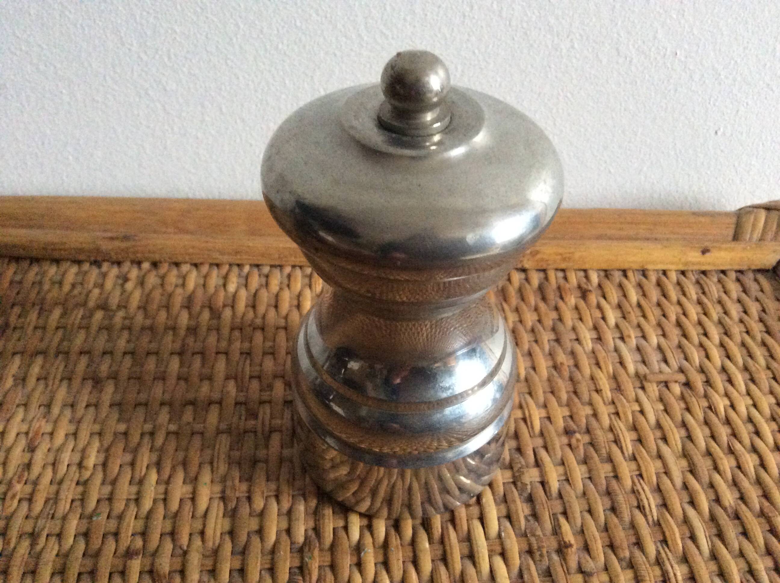 Metal pepper shaker