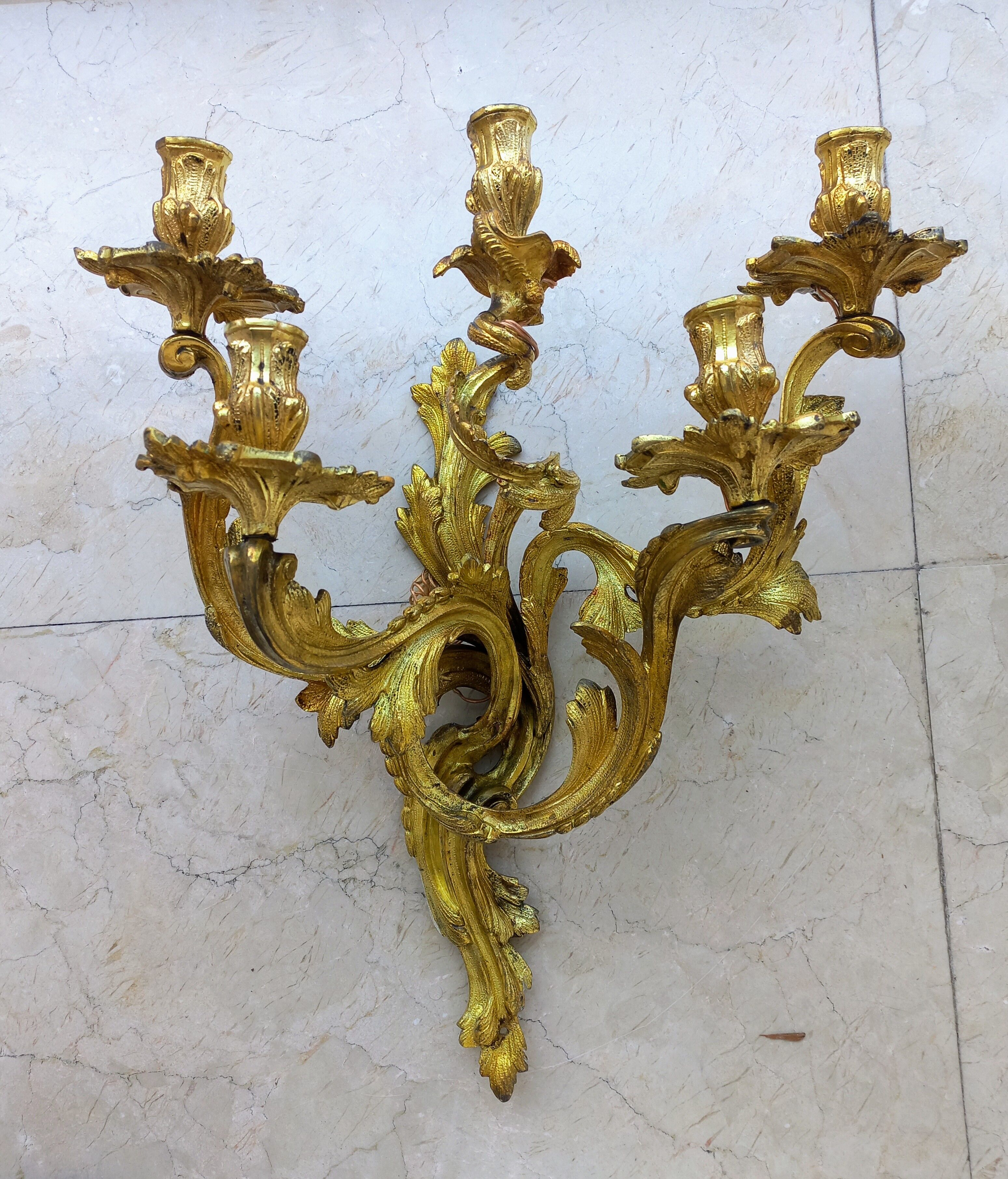 Paire d'appliques murales Louis XV en bronze