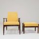 Fauteuil vintage pastel jaune velours côtelé et repose - pieds