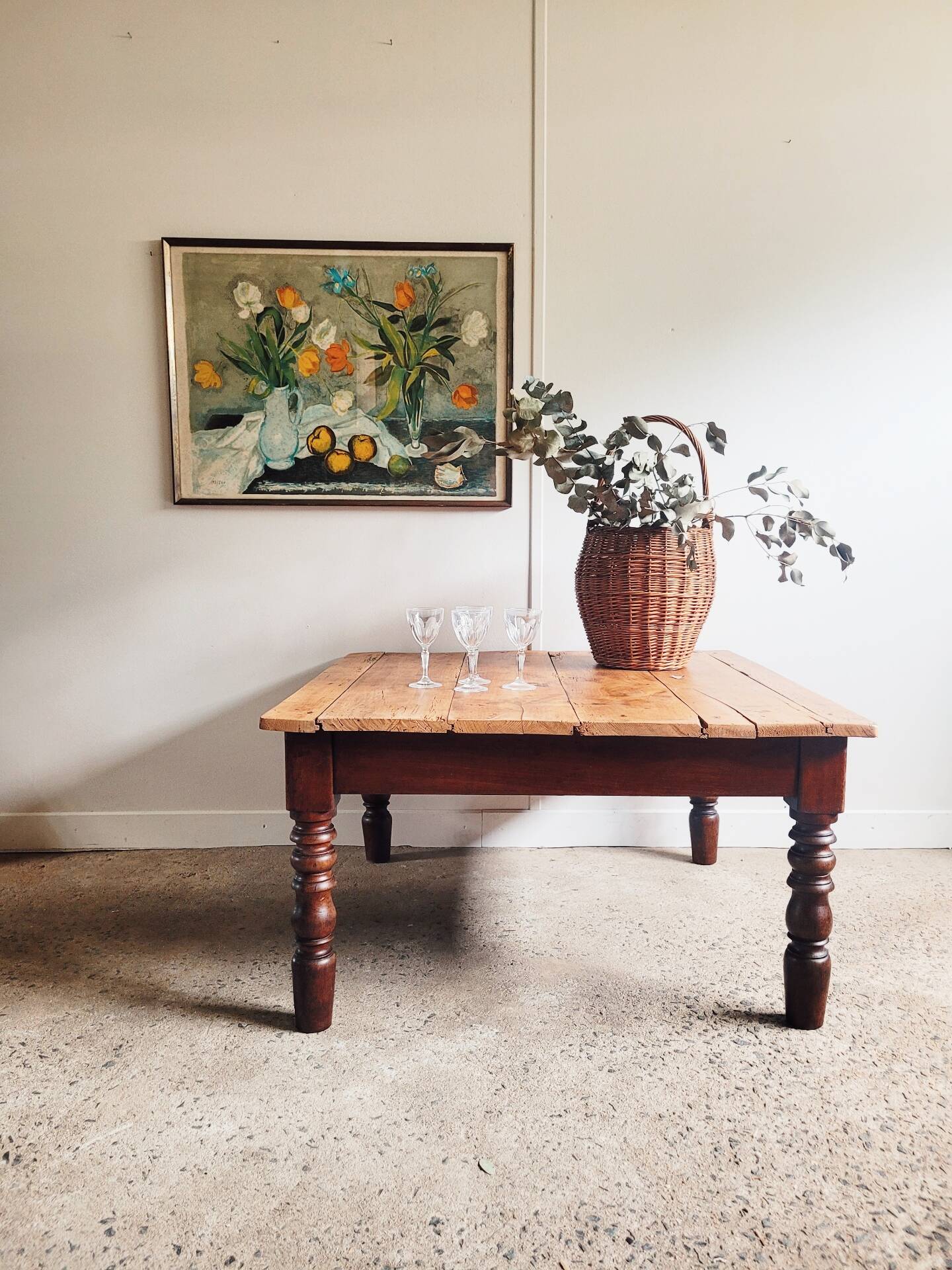 Wooden coffee table with turned legs