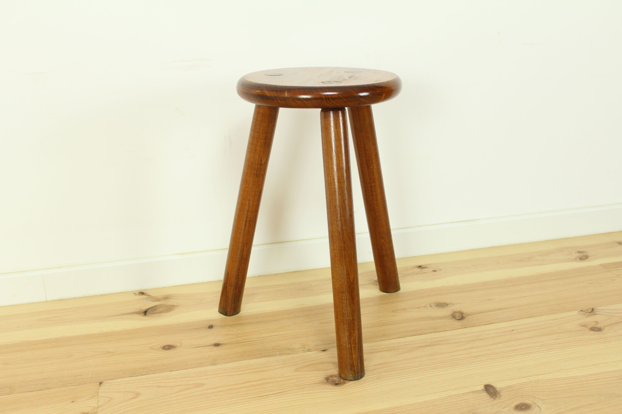 47cm wooden tripod farm stool