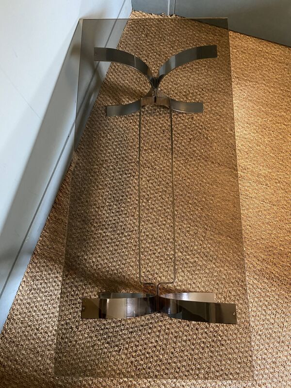 Table basse en chrome et verre fumé années 70