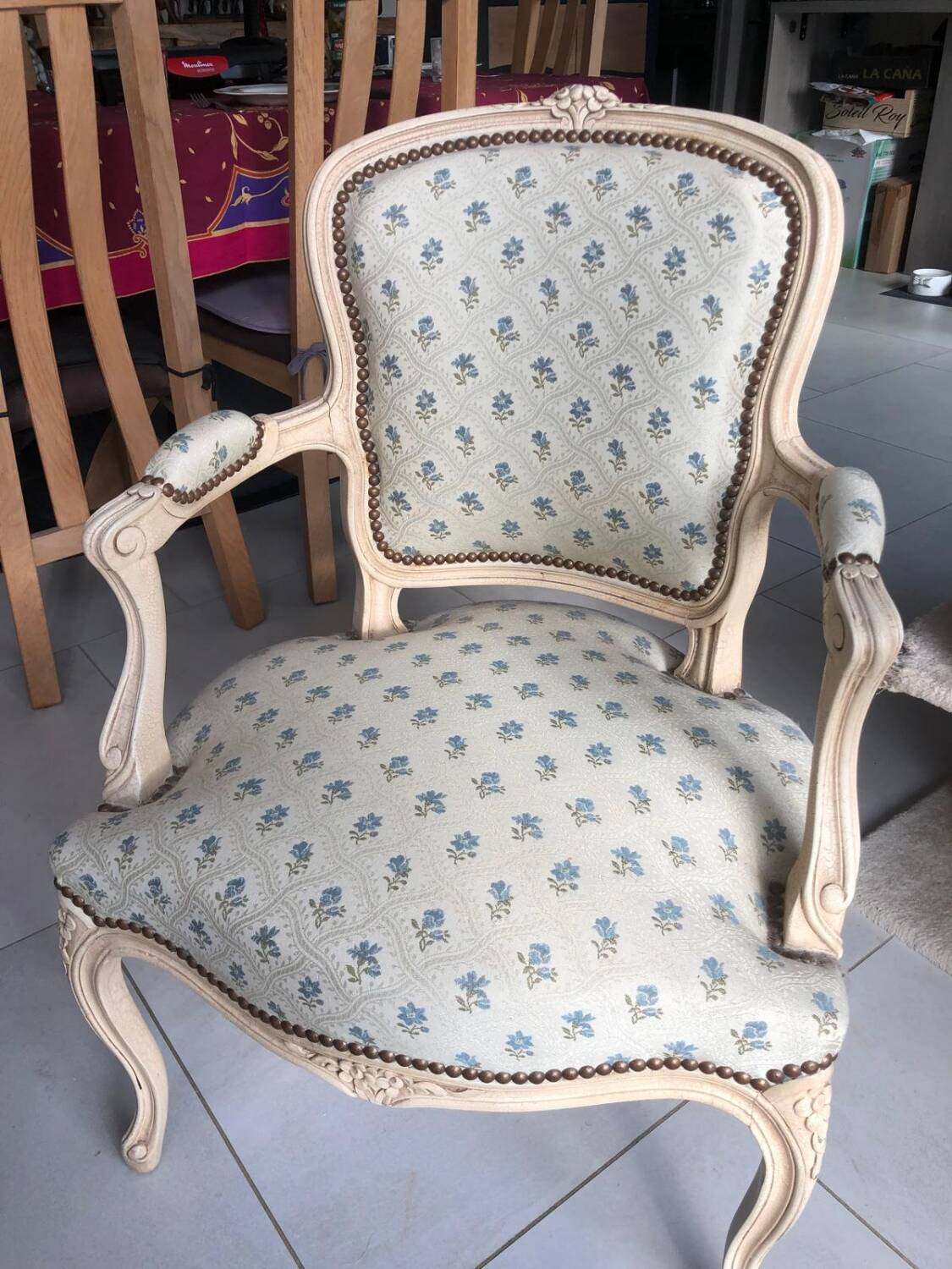 Paire de fauteuil laqué de style Louis XV
