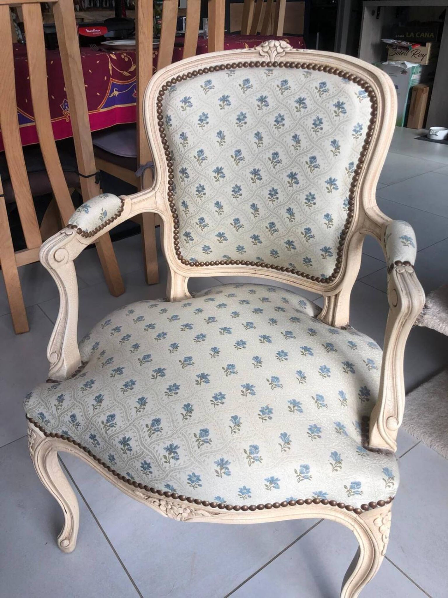 Paire de fauteuil laqué de style Louis XV