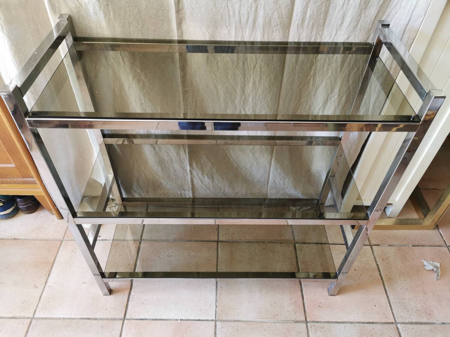 Étagère vintage métal chromé et verre fumé