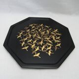 Plat octogonal en bois laqué à motifs de grues par Nishimura Hikobei IX – Showa XXe s.
