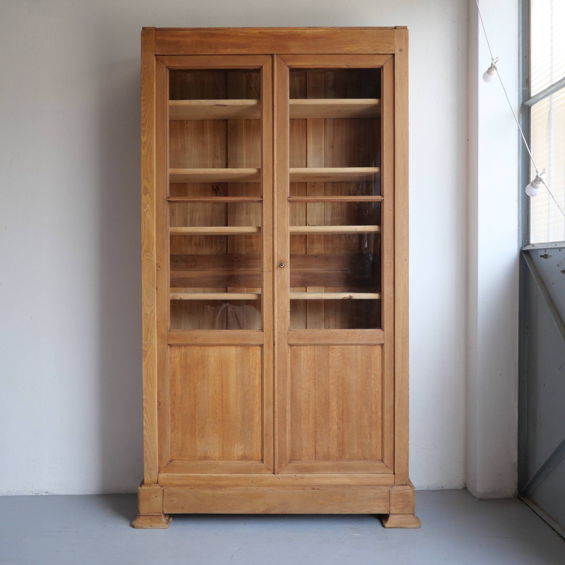 Oak display cabinet bookcase