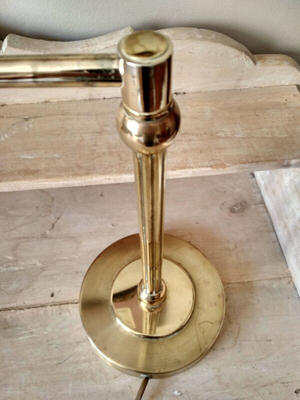 Grande lampe en laiton doré avec un bras mobile - lampe de bureau réglable