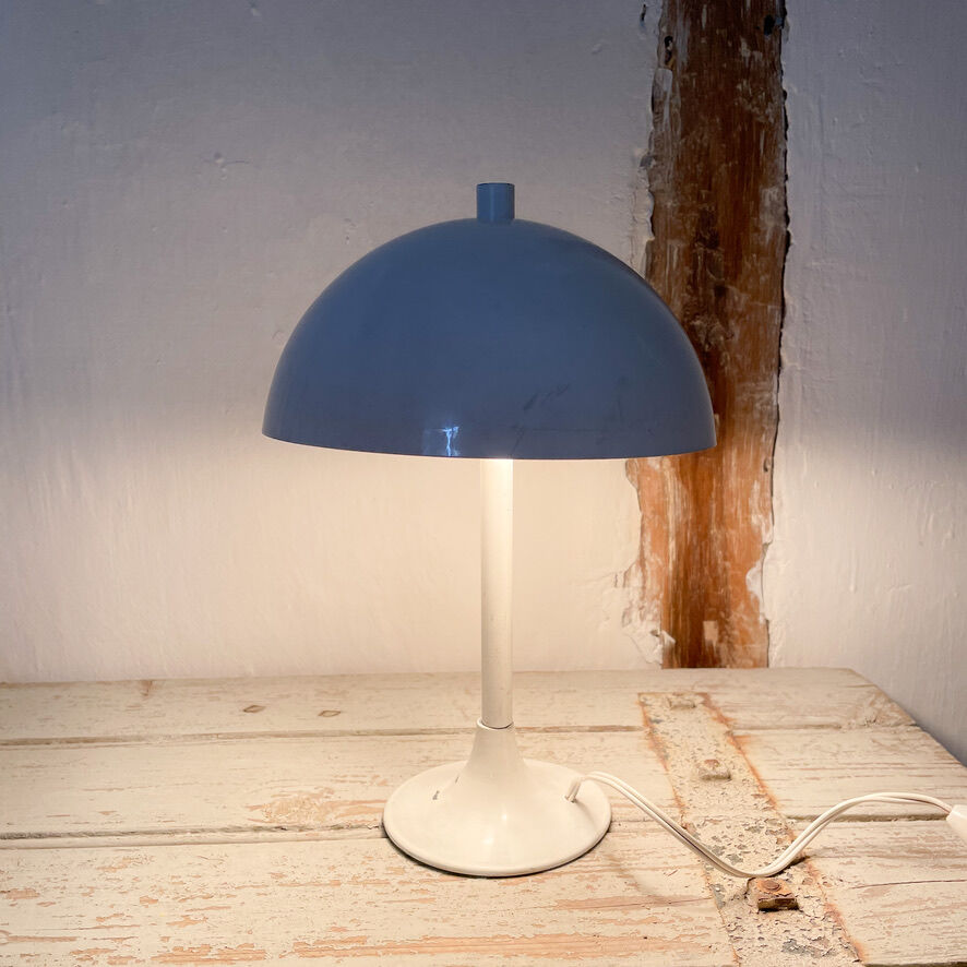 Metal mushroom lamp
