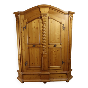 Armoire en pin