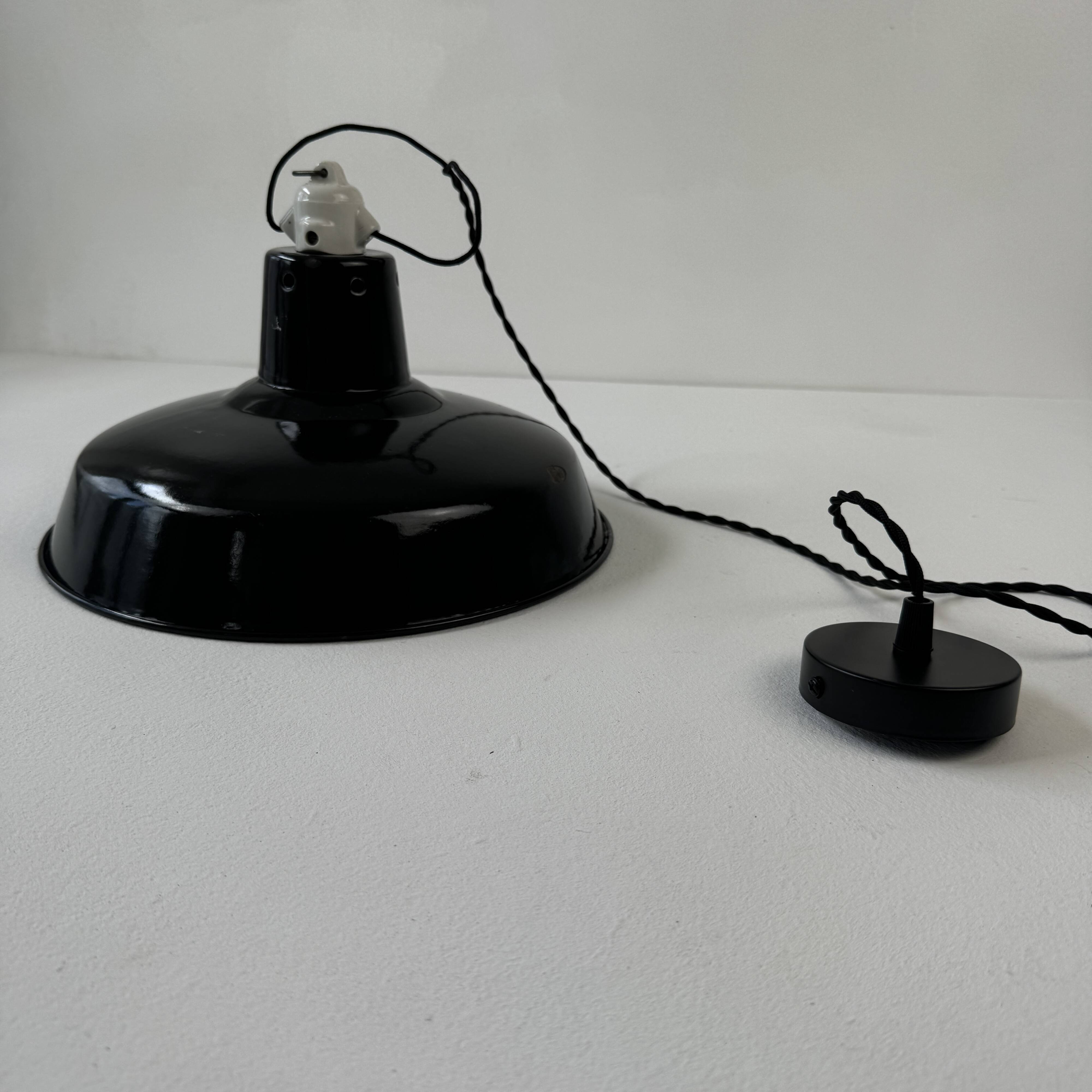 OLD INDUSTRIAL ENAMELED SUSPENSION 35 CM