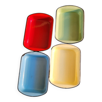 Set of 4 enamelled cast iron dishes/serving bowls.