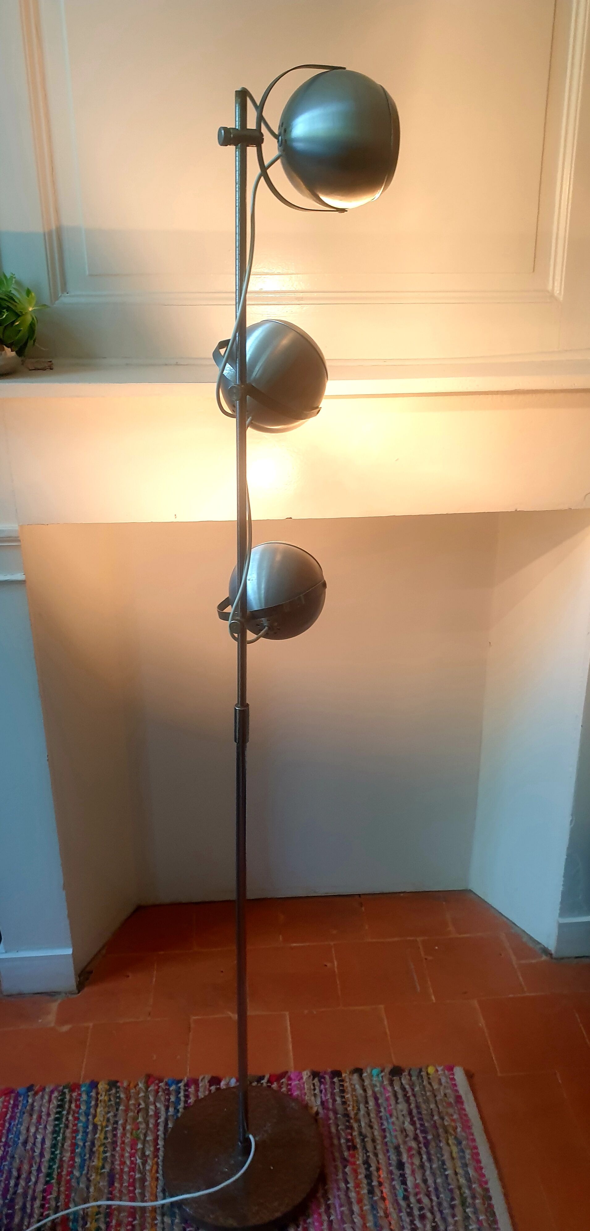"Eye ball" lamppost