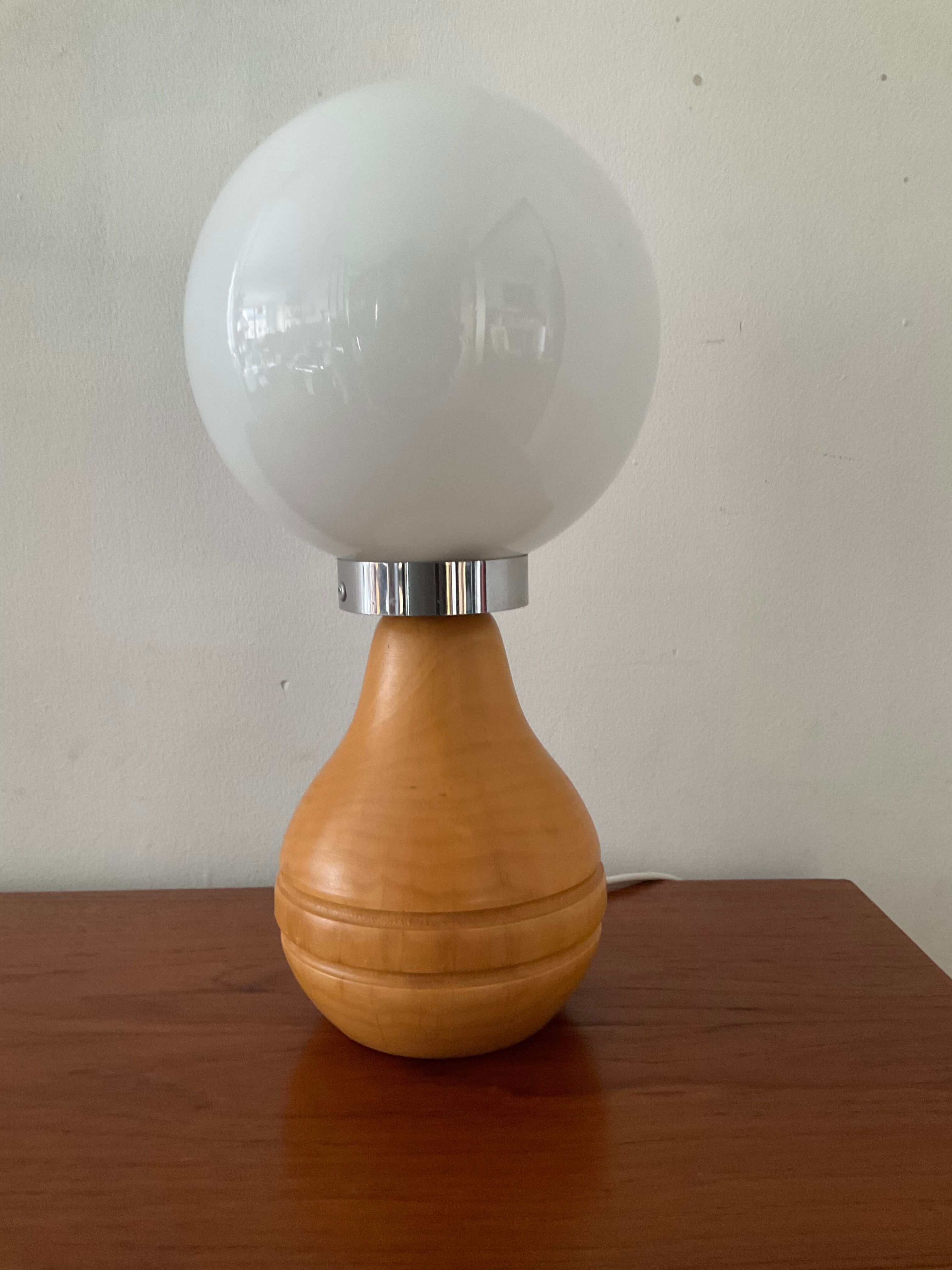 Vintage lamp in wood and opaline
