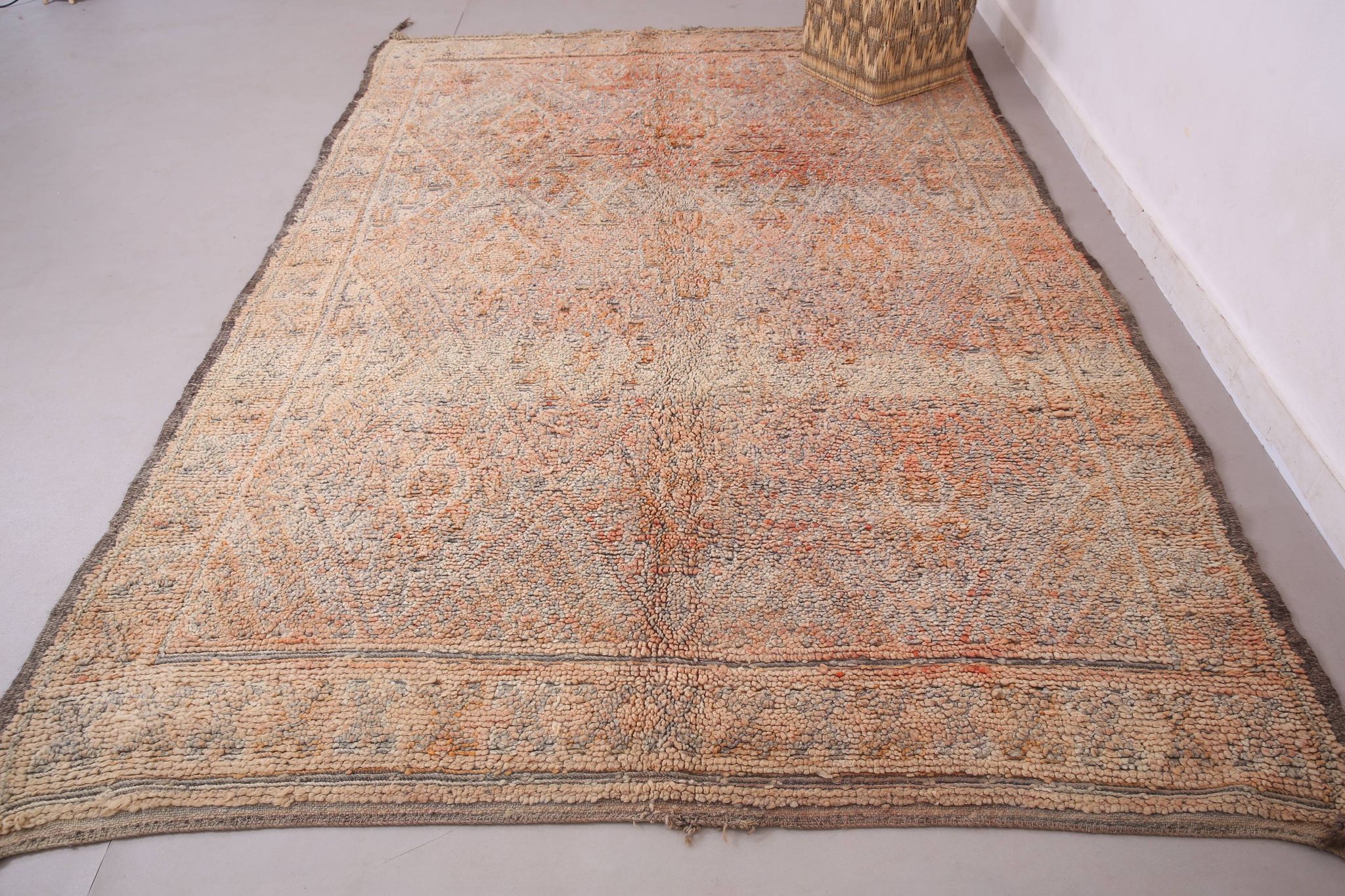 Peach Vintage Moroccan Rug 203 x 302 cm - Berber Wool Rug - Handmade Rug