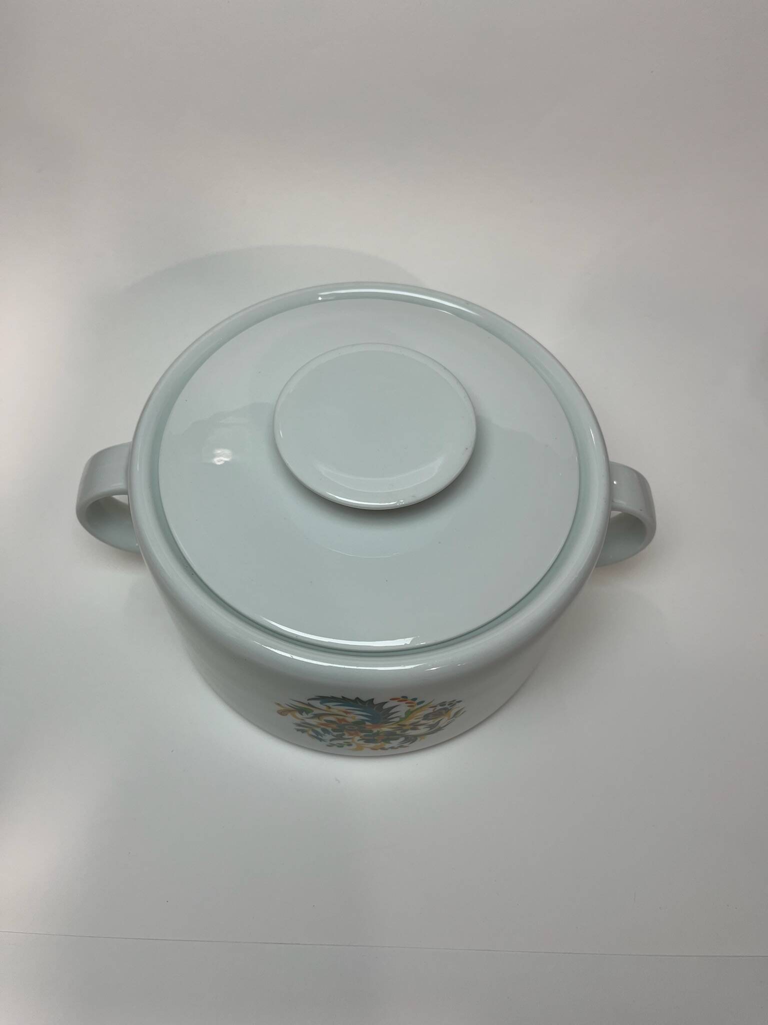 Numbered porcelain soup tureen from Couleuvre.