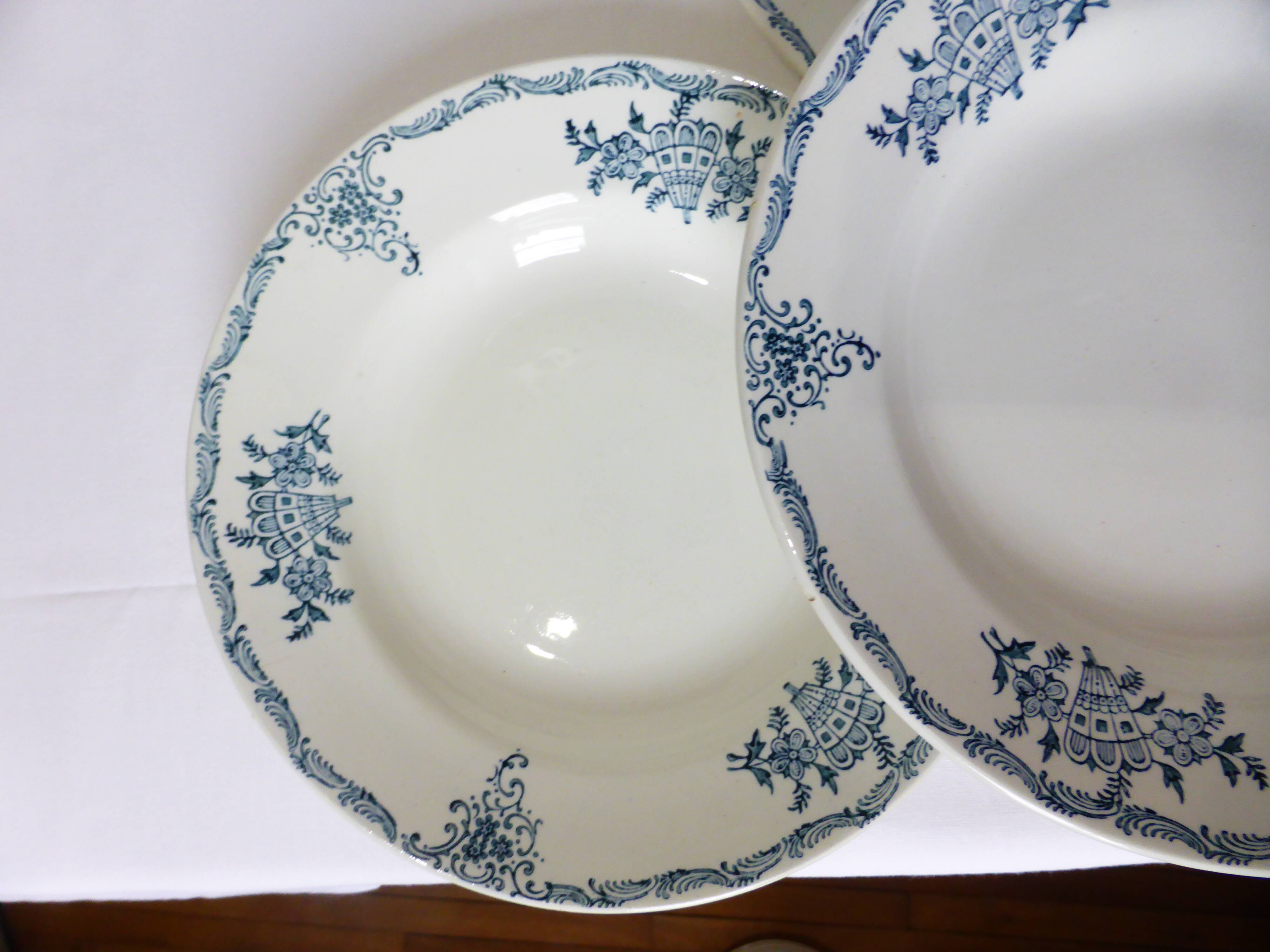 4 assiettes creuses en terre de fer de St Amand 220504