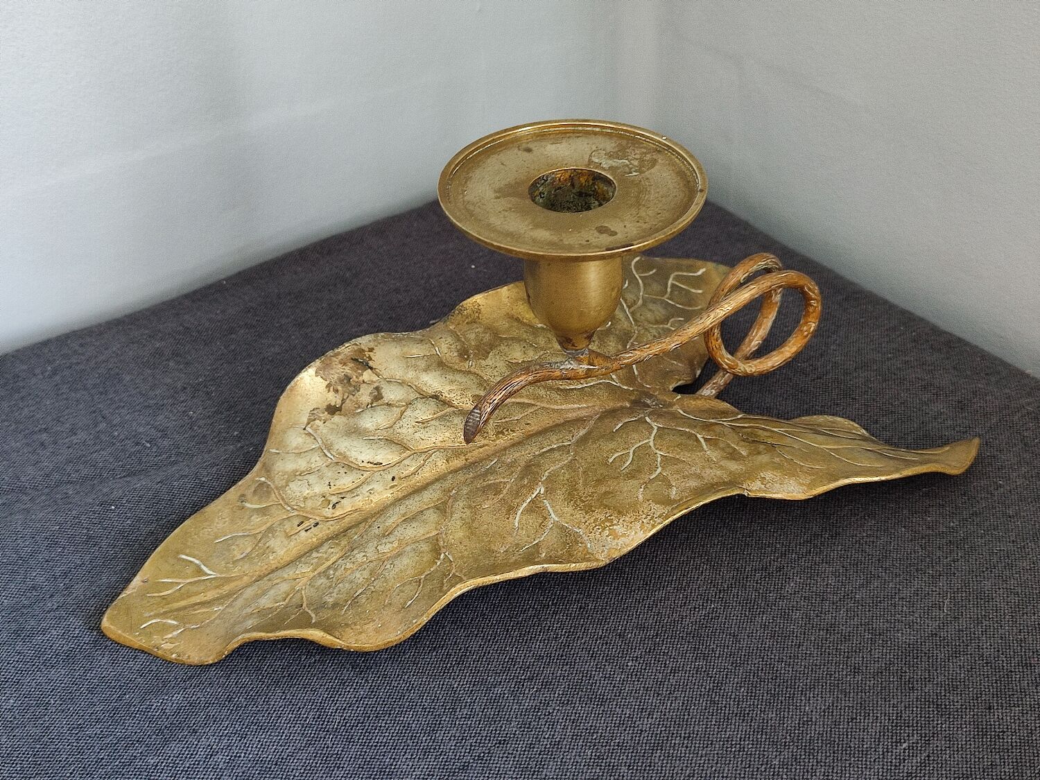 Antique bronze ivy leaf candle holder