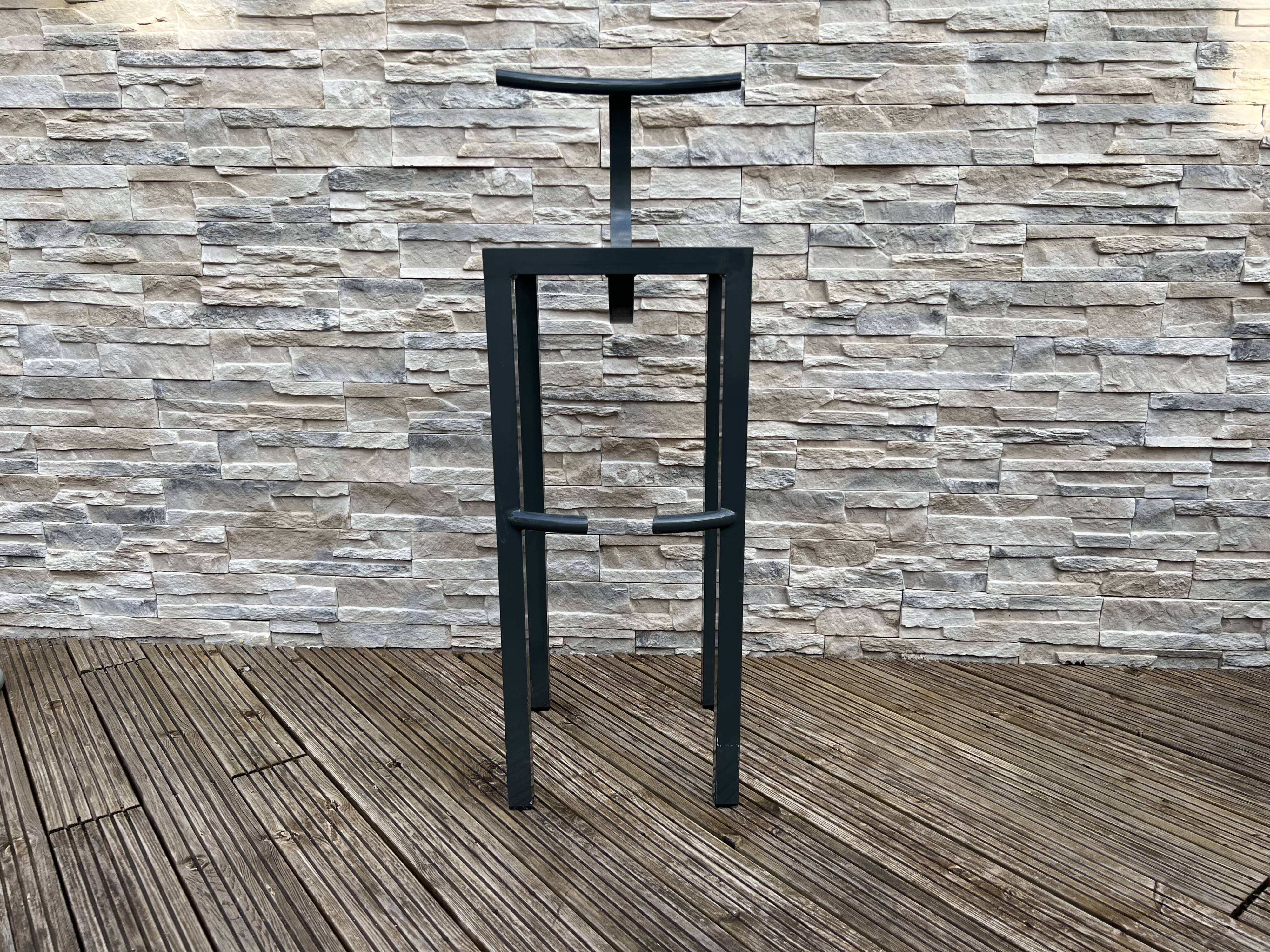 Sarapis philippe starck stool driade memphis cassina 80s design