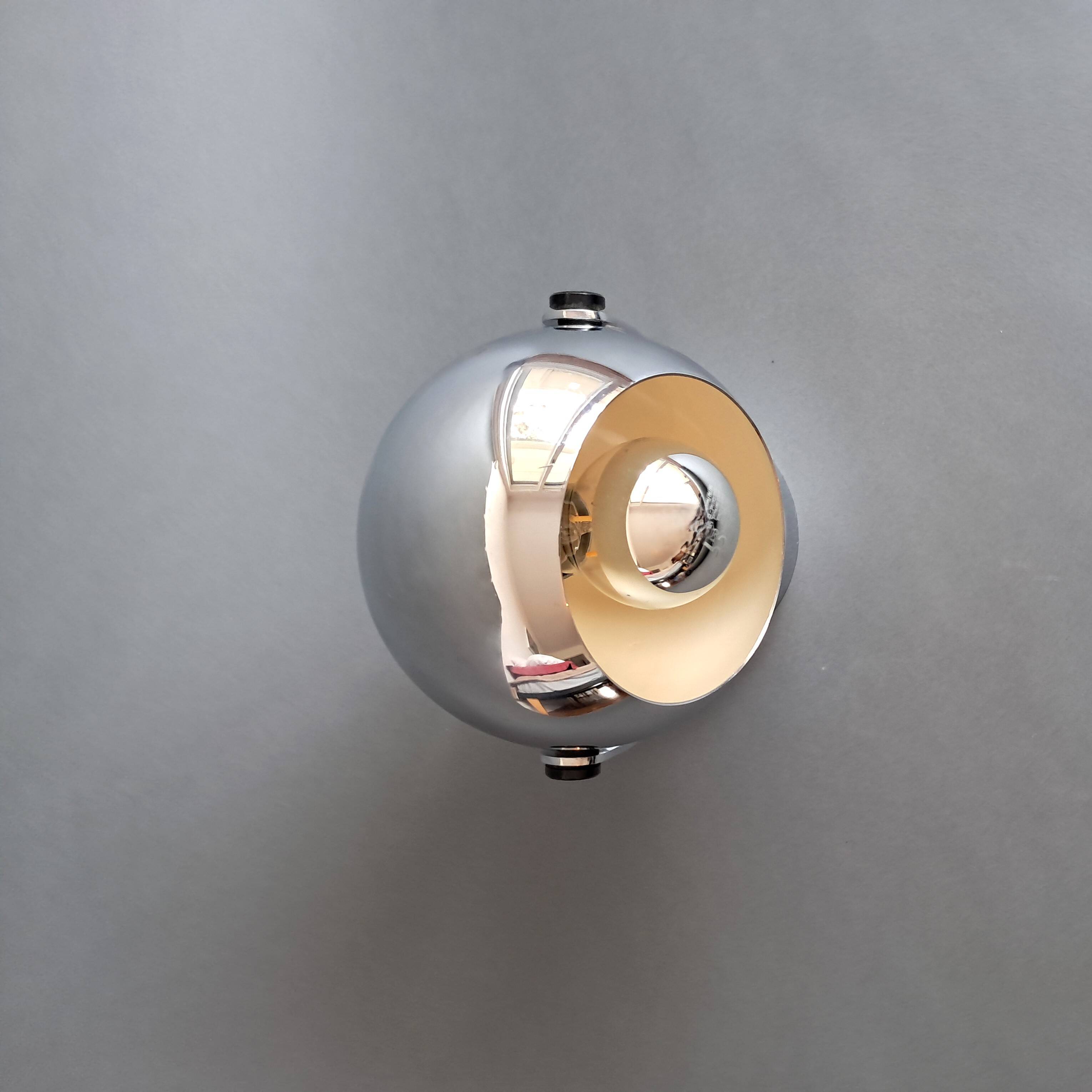 Eyeball chrome wall light 1960/1970