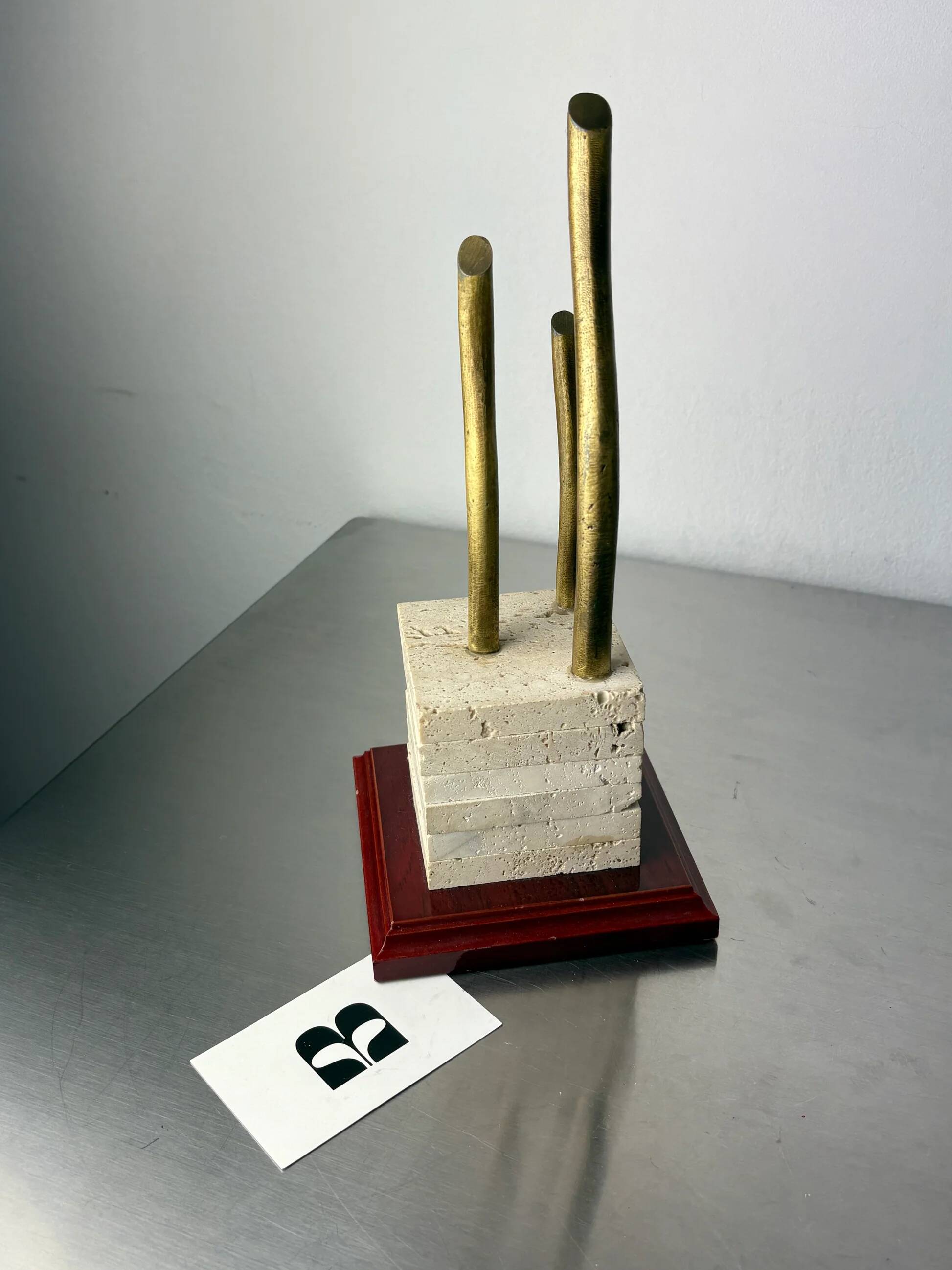 Serre-livres sculpture brutaliste en travertin, bois et bronze, Espagne années 1970