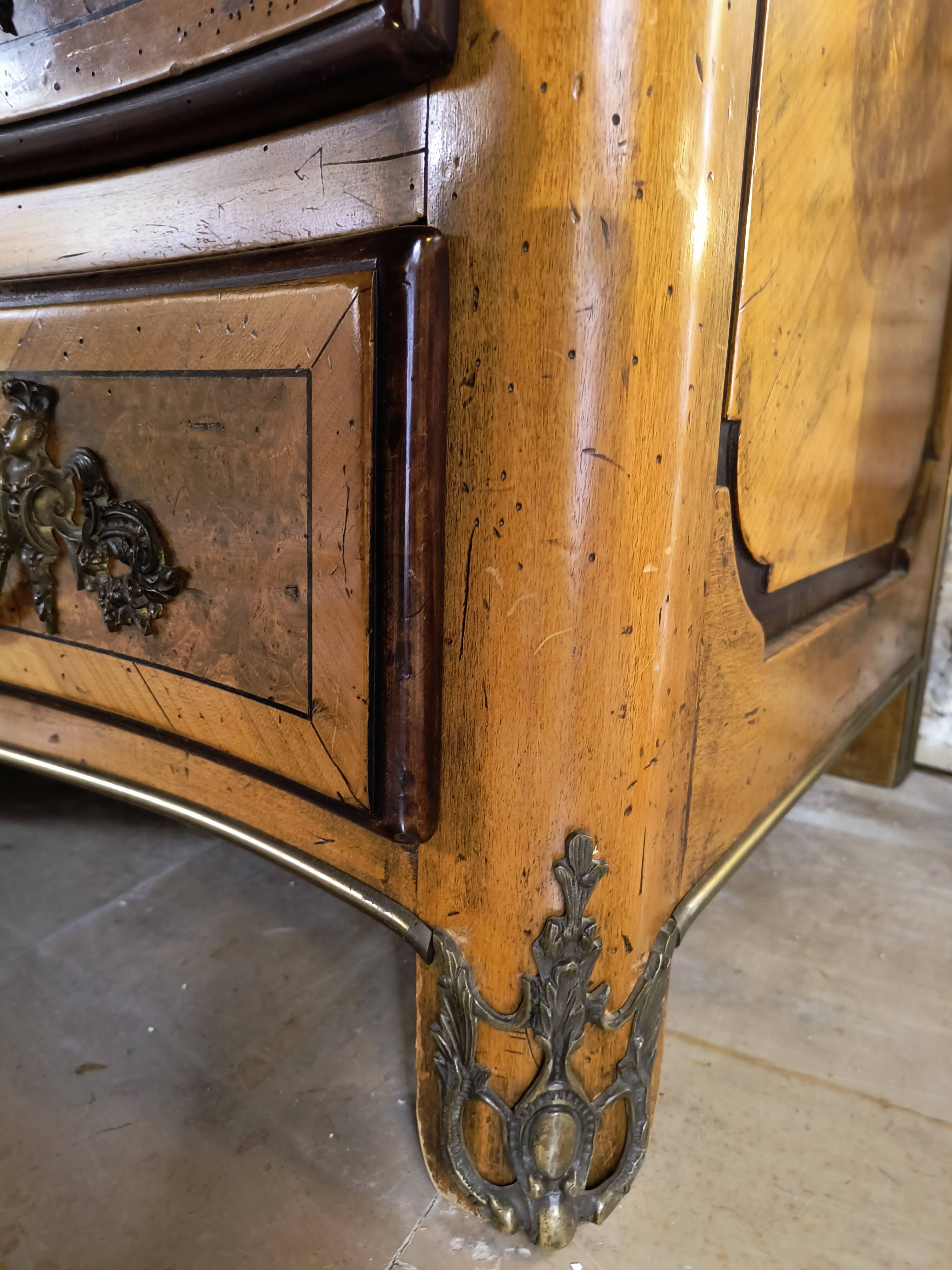 "Louis XIV" style commode with green Alpine marble and walnut burl.