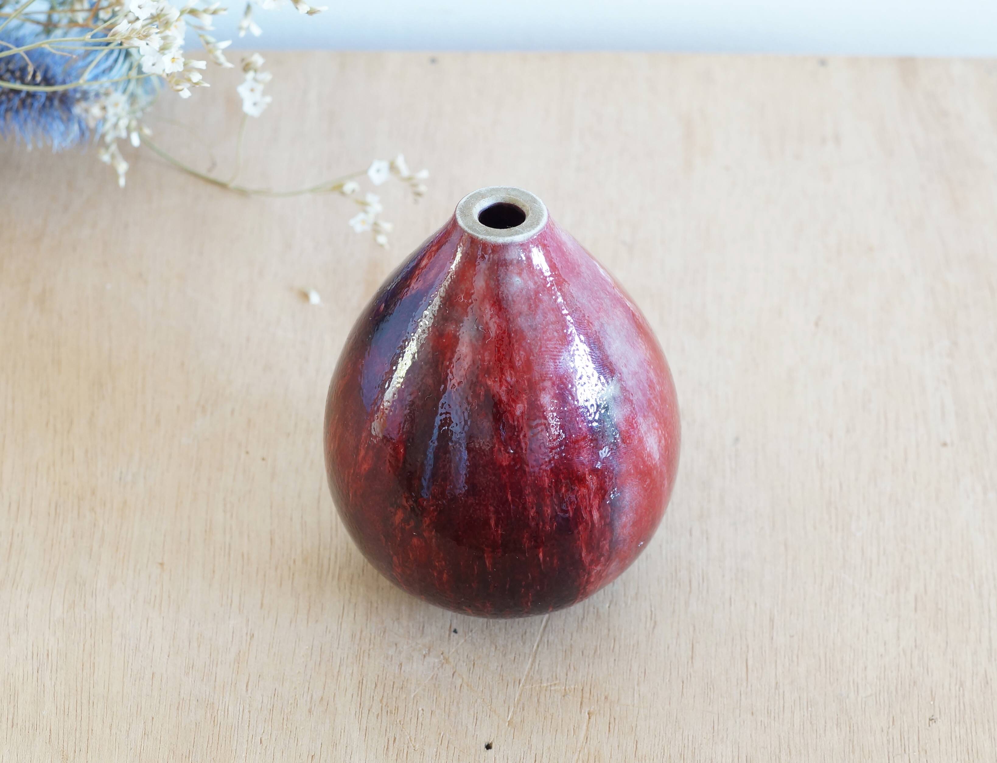 Vase en grès émaillé rouge, estampillé