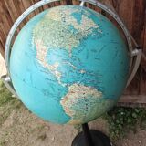 Grand globe terrestre sur pied année 70