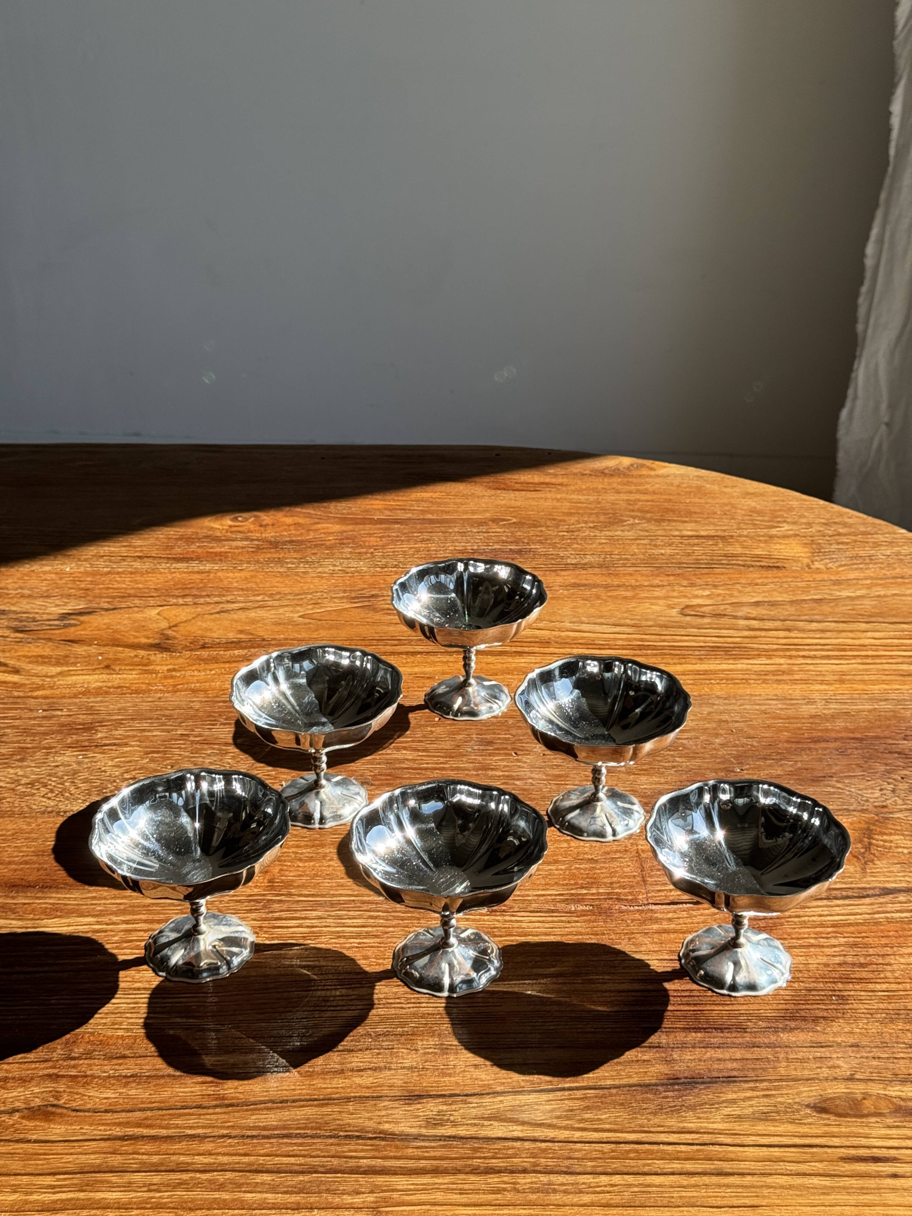 Set of 6 metal ice cream cups on flower-shaped feet