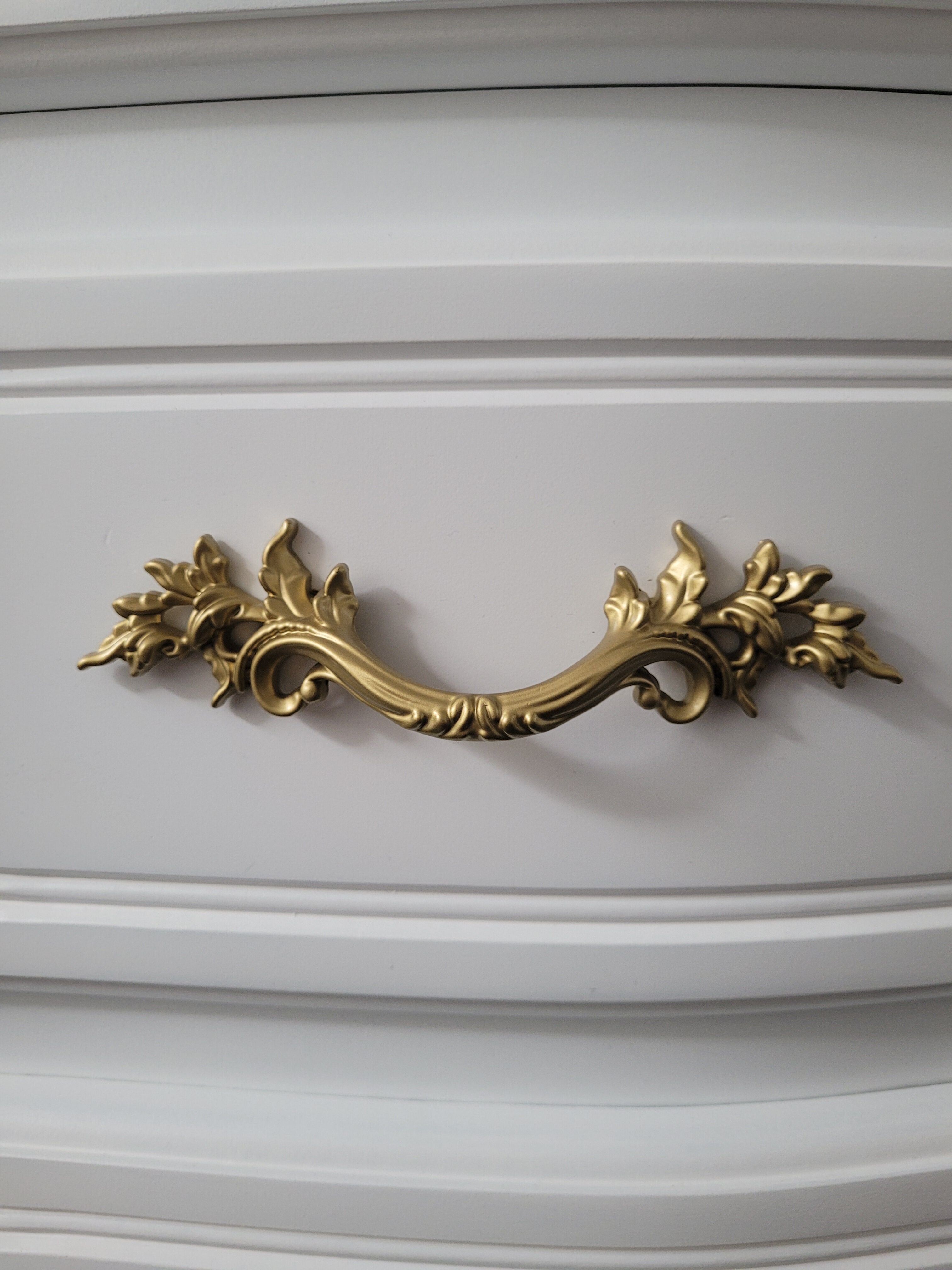 Louis XV style chest of drawers, white and gold