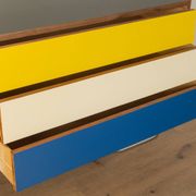 Buffet exclusif de style mid-century avec base en acier inoxydable, années 1960.