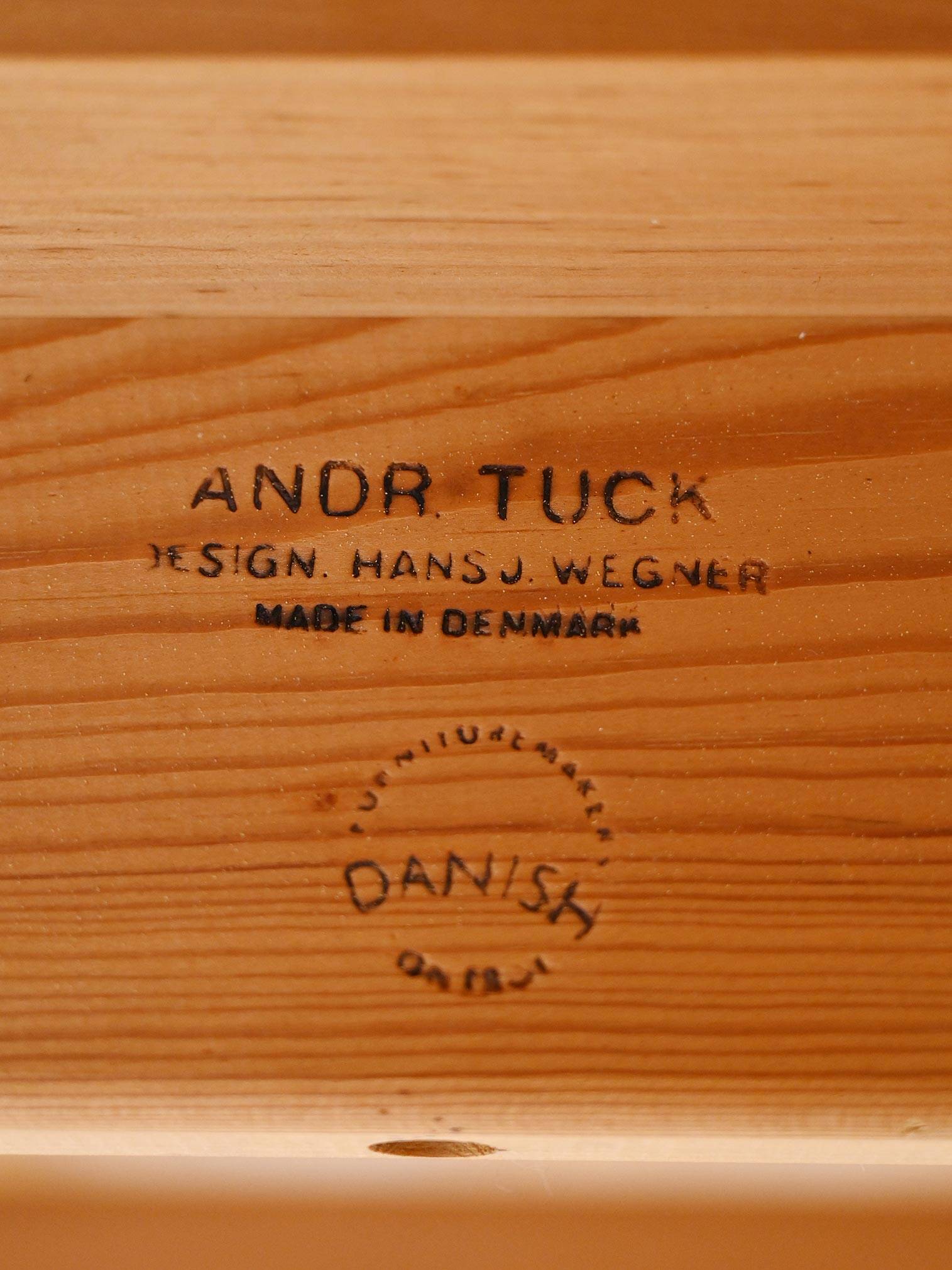 Table à manger extensible modèle “AT 312” par Hans J. Wegner