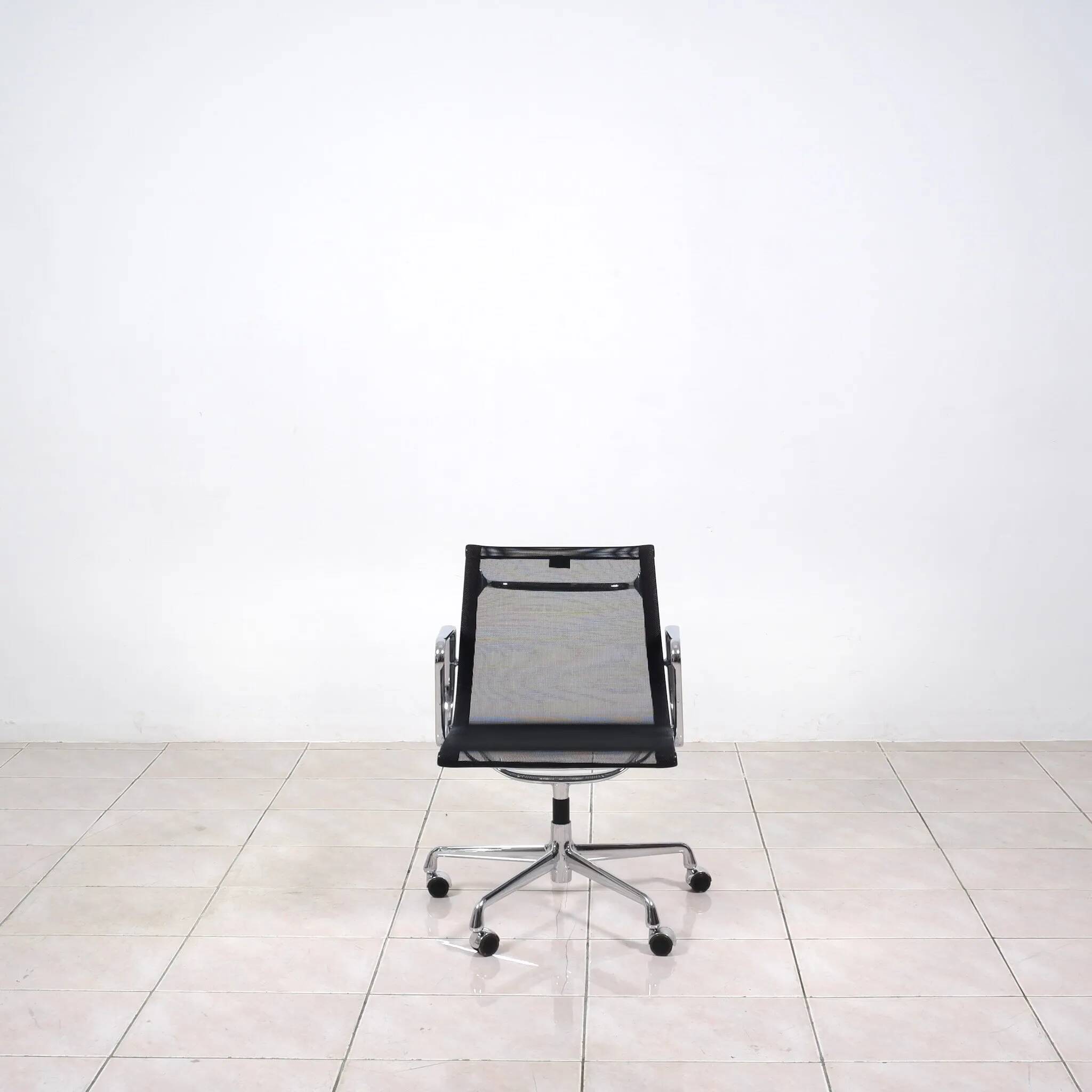 Eames Office Chairs EA 108 mit Rollen