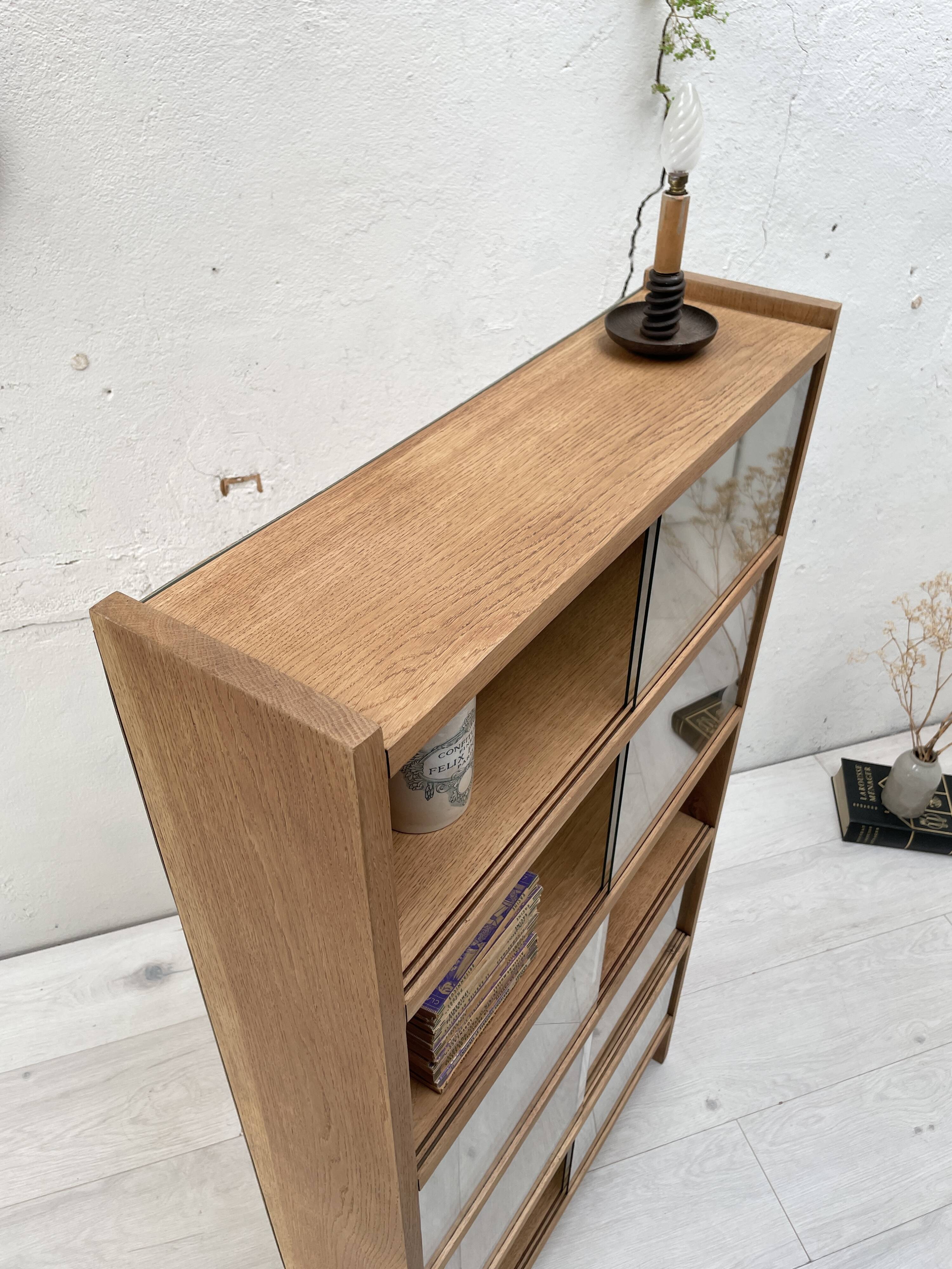 Vintage bookcase in solid oak.