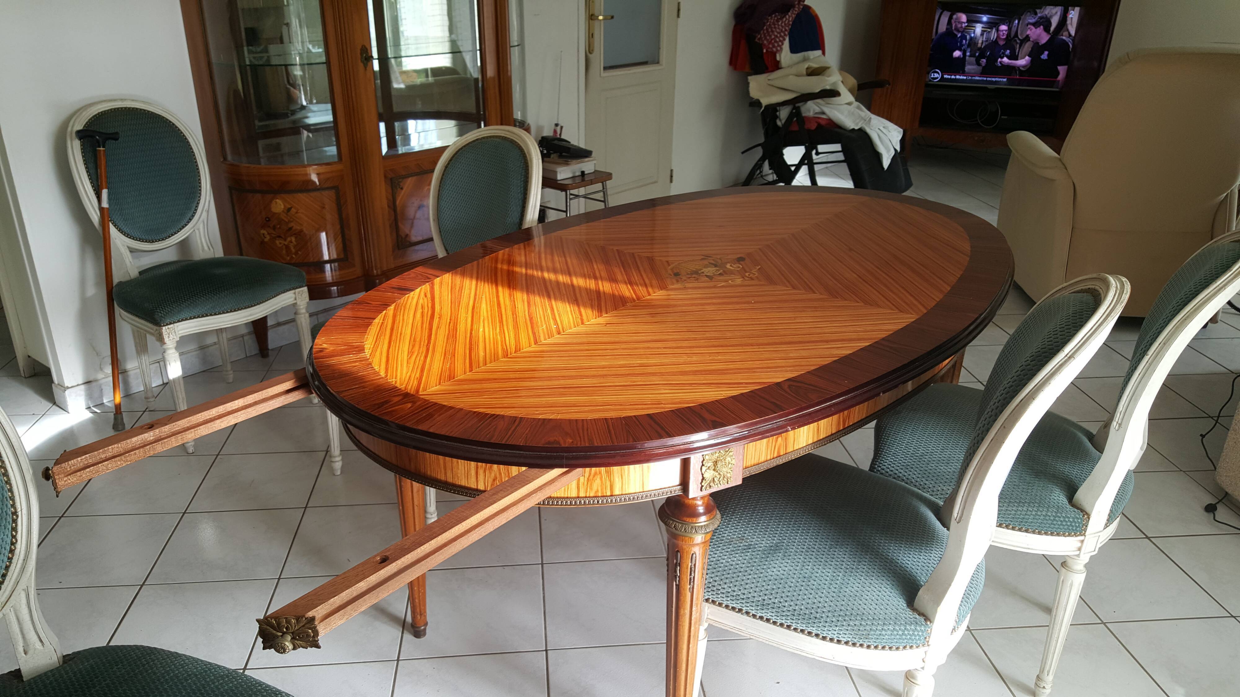 Oval table, varnish Louis XV style