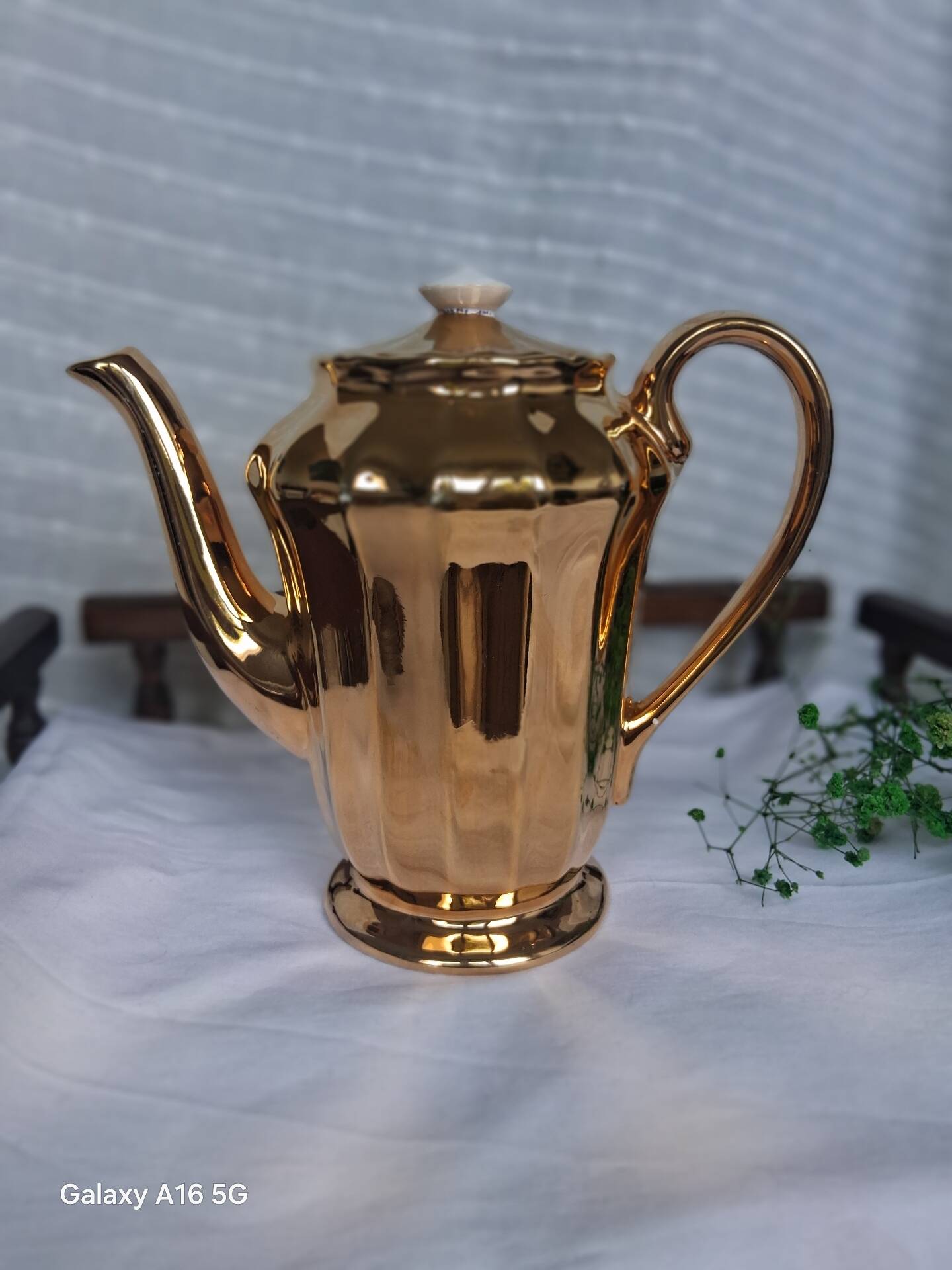 Vintage moka service in gilded porcelain for coffee, 1950s-1970s.