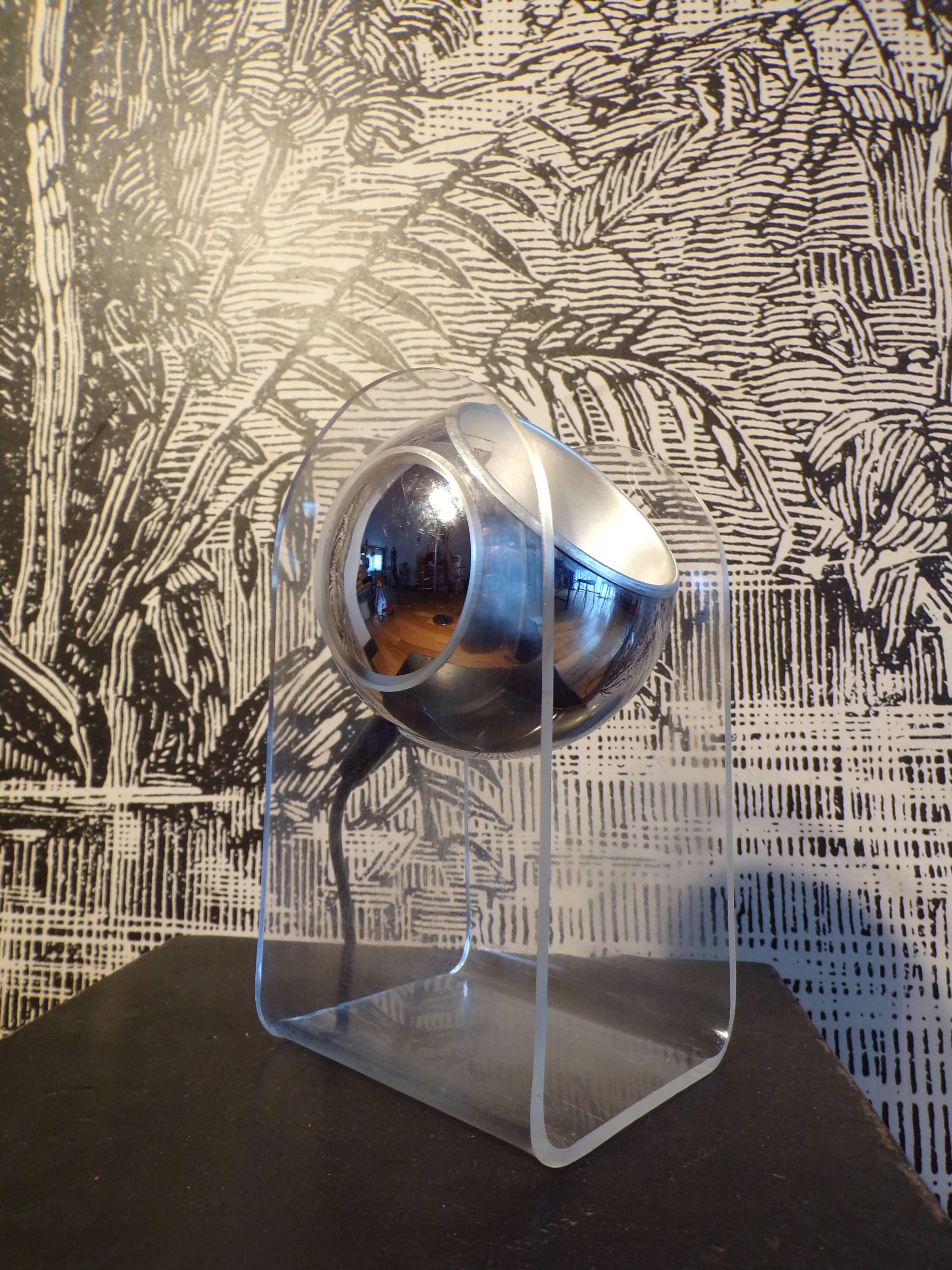 Eye-ball lamp style Gino Sarfatti