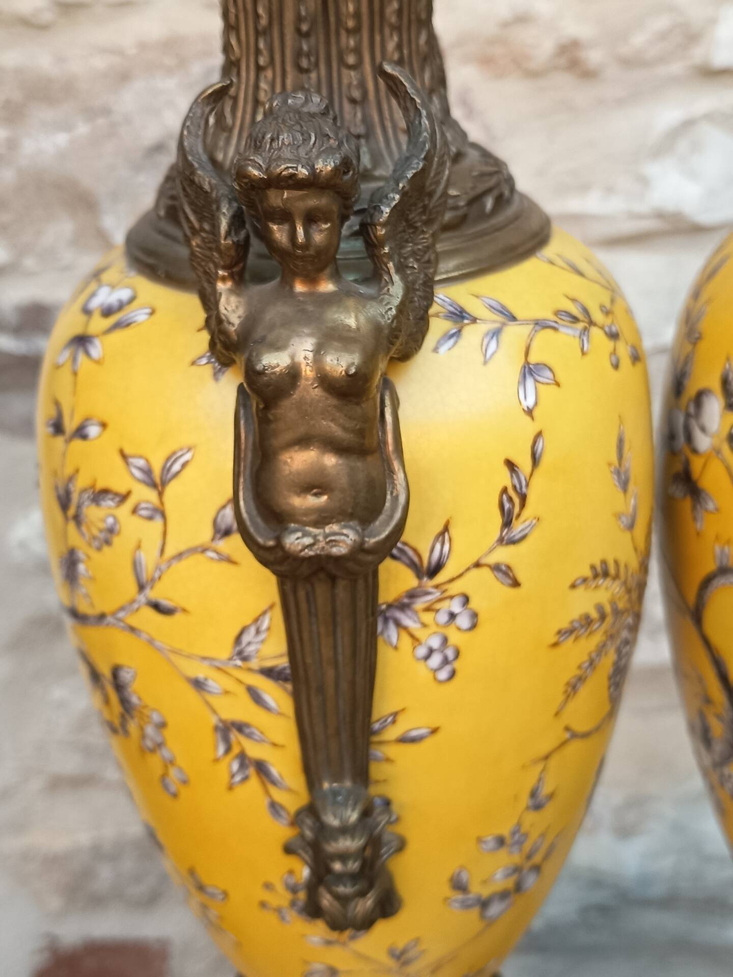 Paire de grands vases couverts - 60cm - faïence jaune