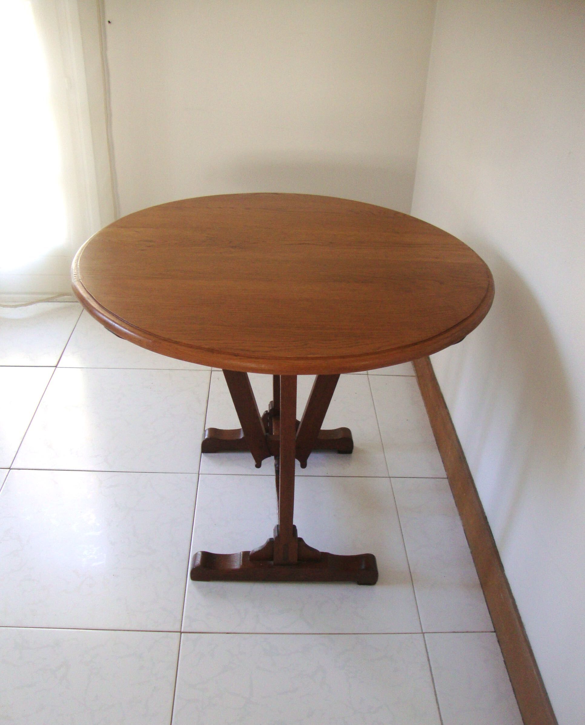 Oak winegrower's table